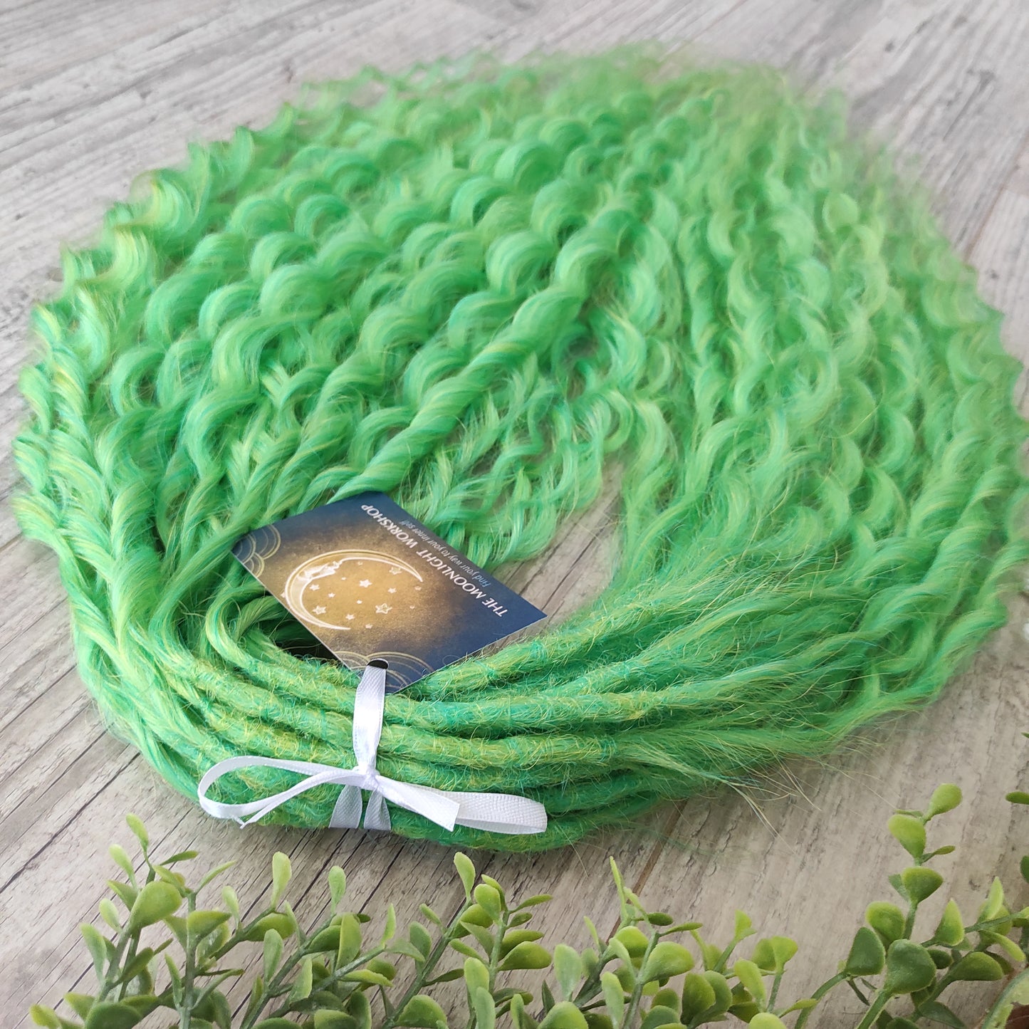 Bright lime green with subtle golden undertones - soft, lightweight, and reusable synthetic sets of double ended regular curls (NOT BRUSHABLE). It’s bold but not harsh — a vibrant, cheerful tone that instantly stands out while staying balanced and wearable. Perfect for creating eye-catching looks with natural brightness and energy.
The length:
Standard dreaded - 22-24 inches (55-60 cm), dreaded part `3-4 inches
Push-up / Dolly - 20-22 inches (50-55 cm), dreaded part `4 inches