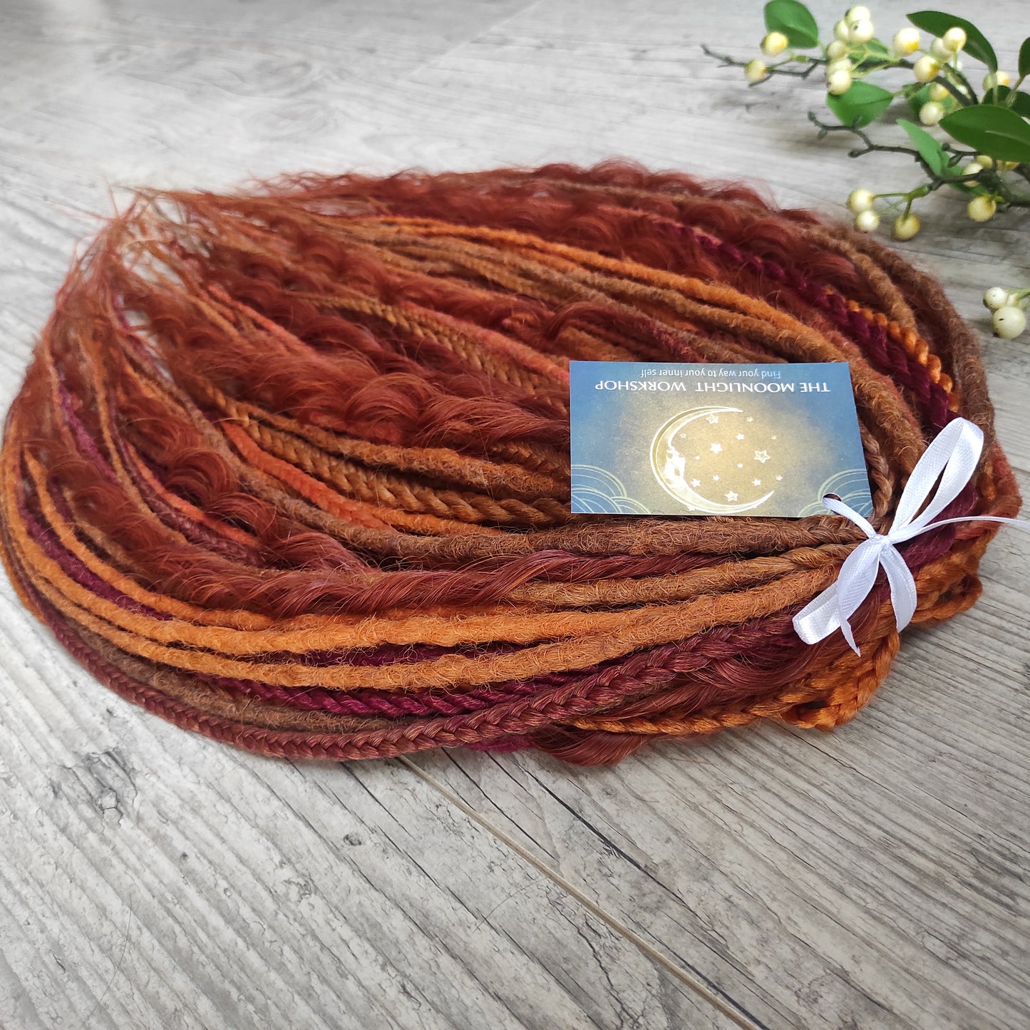 Copper Leaves - soft, lightweight, and reusable mixed set of synthetic crochet dreads, braids, Senegalese twists, and non-brushable dreaded curls. A blend of warm copper, rust, terracotta, and deep burgundy tones - inspired by the colors of autumn leaves.
Standard length: ±22-24 inches (55-60 cm)
Thickness of dreads and braids: ±0.8 cm
Dreaded part of curls: ±4–5 inches (one-side dreaded)