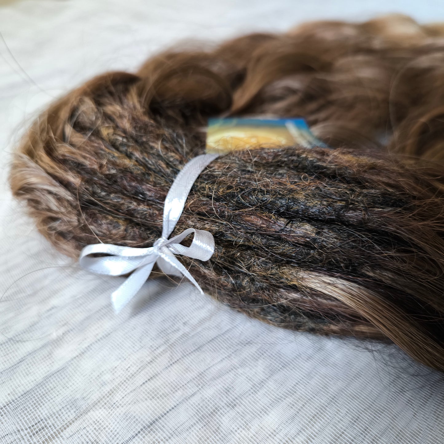Bring the warmth of golden afternoons into your look with Honey Hazelnut. This set blends rich hazelnut brown at the roots into sweet caramel tones and finishes with soft wheat blonde tips. The waves catch the light beautifully, creating a natural sun-kissed effect.
Perfect for lovers of natural yet radiant colors, this set will add elegance and effortless charm to your style.