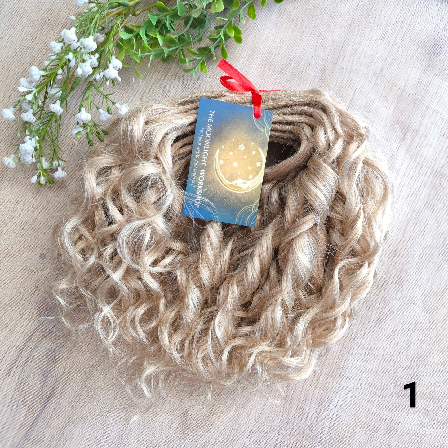Short 10 inches (25 cm) natural blonde standard dreaded synthetic curls