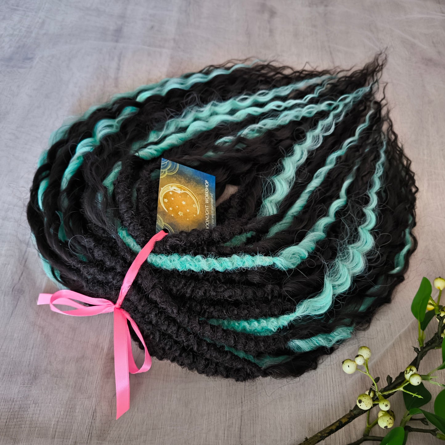 Mint Chocolate blends the richness of deep dark chocolate brown with refreshing mint-green highlights. The warm chocolate base gives a natural and soft look, while the cool accents add contrast, brightness, and a touch of boldness.