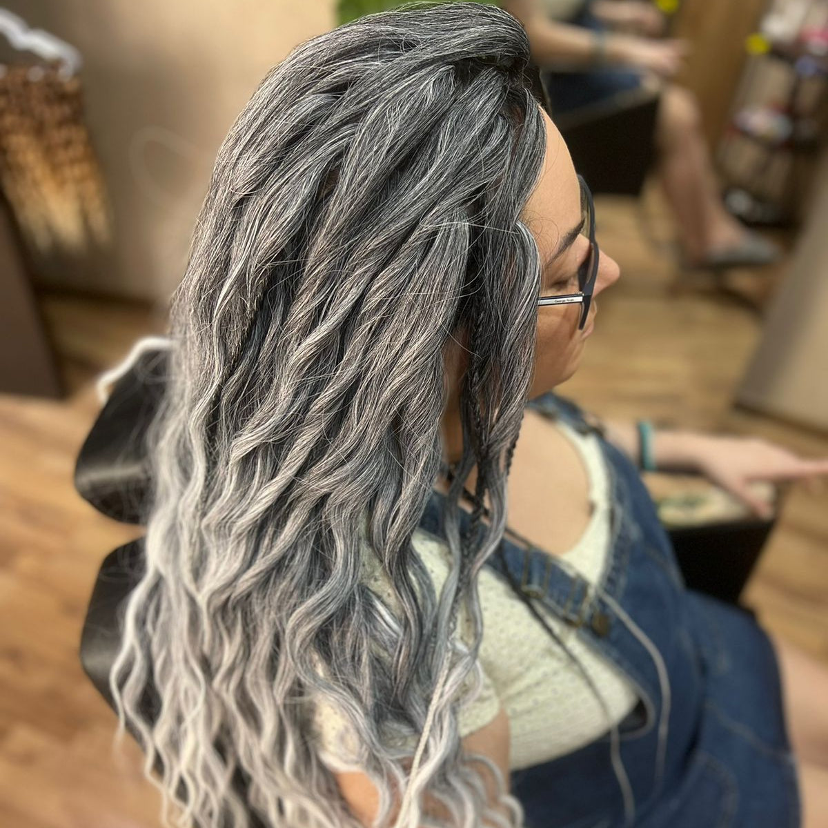 Ombre from grey to white (salt and pepper) soft, lightweight, and reusable synthetic brushable double ended wavy dreadlocks (regular dreaded, braided middle, or push-up).
The length:
Standard dreaded - 22-24 inches (55-60 cm), dreaded part ±4-5 inches
Braided middle - 22-24 inches (55-60 cm), braid ±4-5 inches folded (total ±8-10 inches)
Push-up / Dolly - 20-22 inches (50-55 cm), dreaded part ±4 inches (from working side)