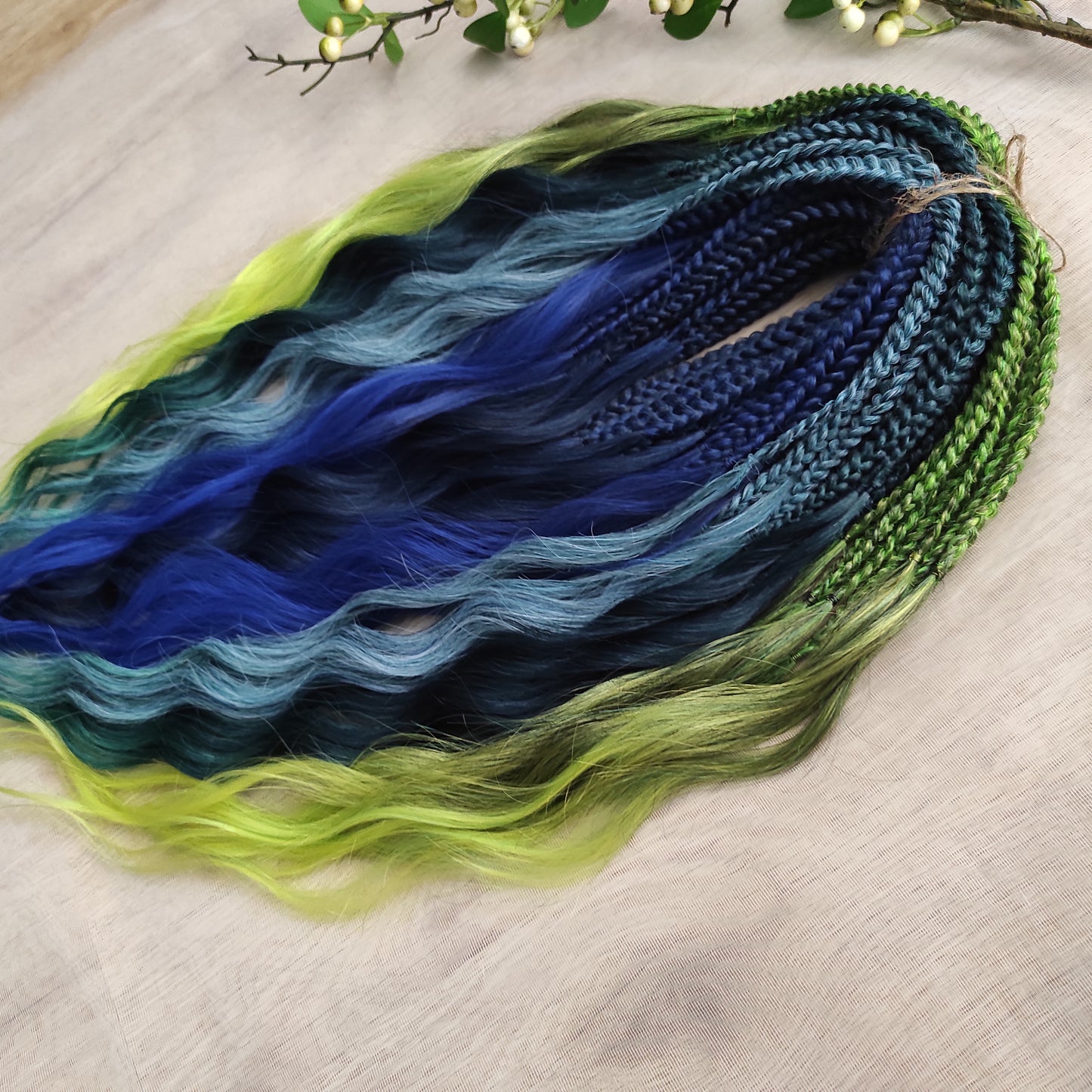 Inspired by the feathers of a peacock and the magic of the deep forest, this set blends rich navy, electric blue, moss green, lime, and seafoam in an eye-catching gradient. Whether you're stepping into a festival or simply expressing your wild side, this look makes a powerful statement.
Soft, lightweight, and reusable synthetic brushable double ended wavy dreadlocks, a mix of Anna and Body wave with braided middle.