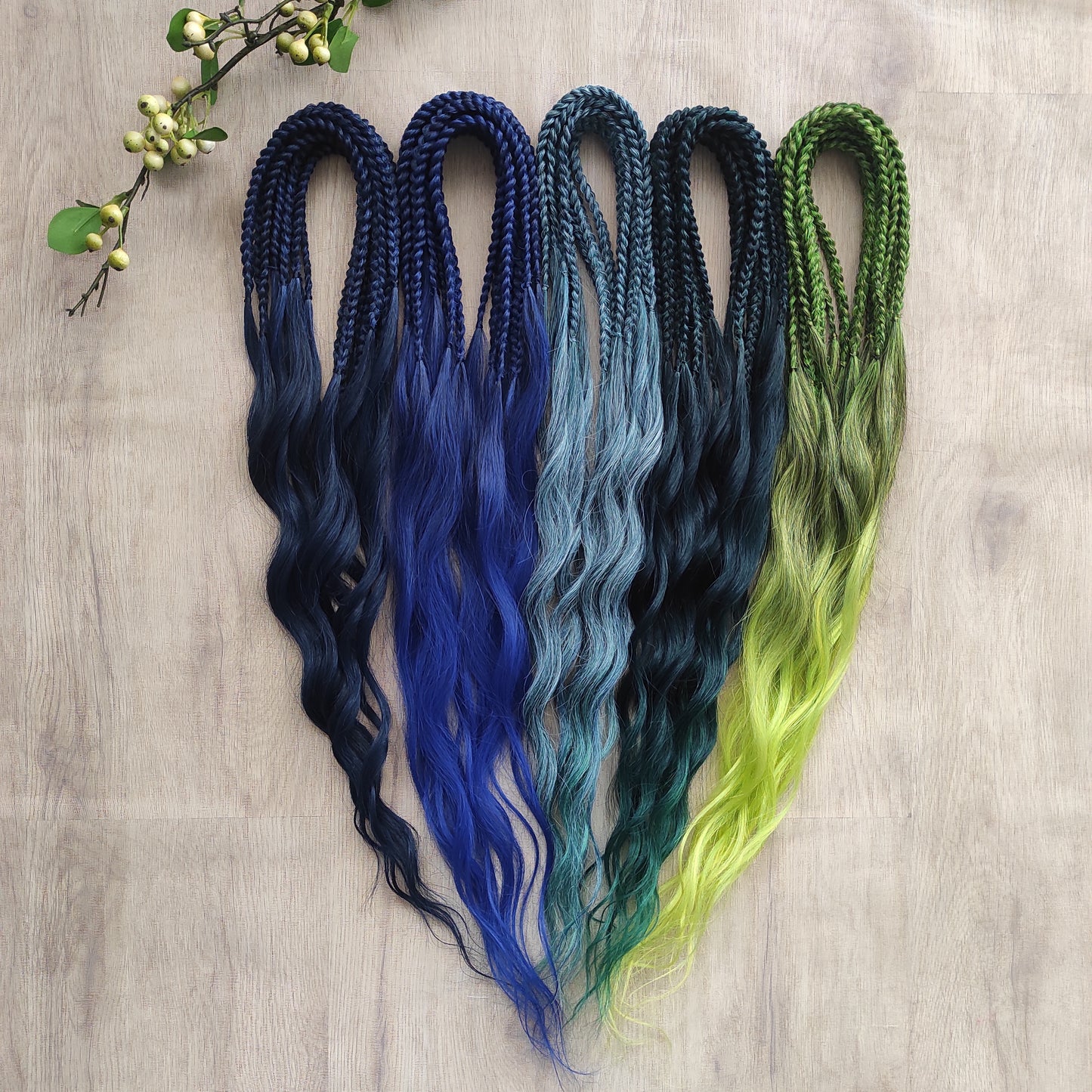 Inspired by the feathers of a peacock and the magic of the deep forest, this set blends rich navy, electric blue, moss green, lime, and seafoam in an eye-catching gradient. Whether you're stepping into a festival or simply expressing your wild side, this look makes a powerful statement.
Soft, lightweight, and reusable synthetic brushable double ended wavy dreadlocks, a mix of Anna and Body wave with braided middle.