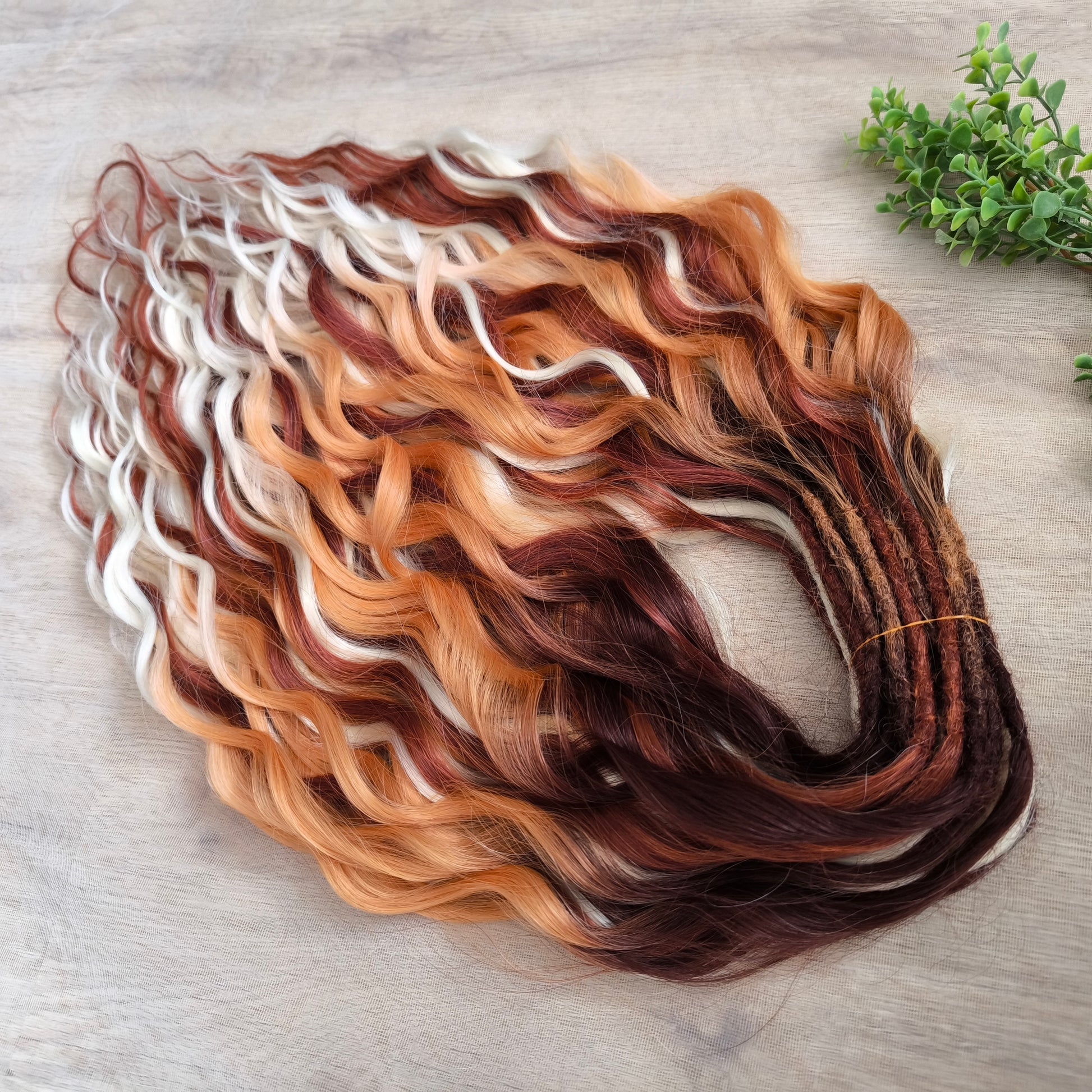 This set combines a rich three-tone ombré gradient — deep chestnut, warm copper, and pale blonde — with additional solid strands in copper and creamy platinum, creating a stunning play of light and color.
Inspired by autumn leaves, glowing embers, and the graceful energy of a wild fox, Amber Fox is made to stand out with both softness and strength.
Soft, lightweight, and reusable synthetic brushable double ended wavy dreadlocks (available as regular dreaded, braided middle, or push-up).