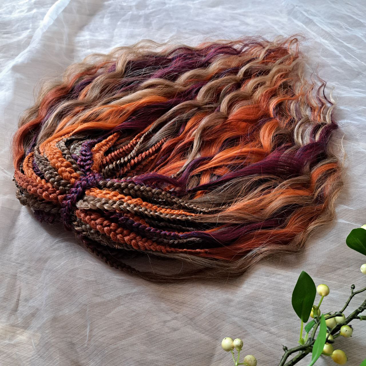 warm and rich, this set combines five carefully chosen shades: brown mixed with soft hazelnut brown, while fiery copper and golden auburn tones bring glowing warmth. A final touch of hand-blended plum purple adds contrast and mystery, completing this striking multi-tone mix.