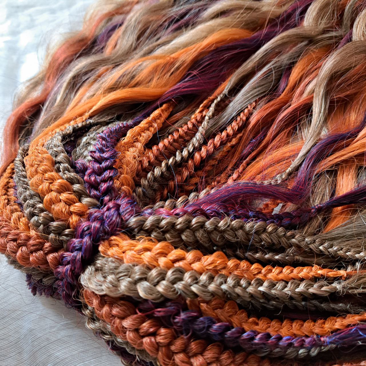 warm and rich, this set combines five carefully chosen shades: brown mixed with soft hazelnut brown, while fiery copper and golden auburn tones bring glowing warmth. A final touch of hand-blended plum purple adds contrast and mystery, completing this striking multi-tone mix.