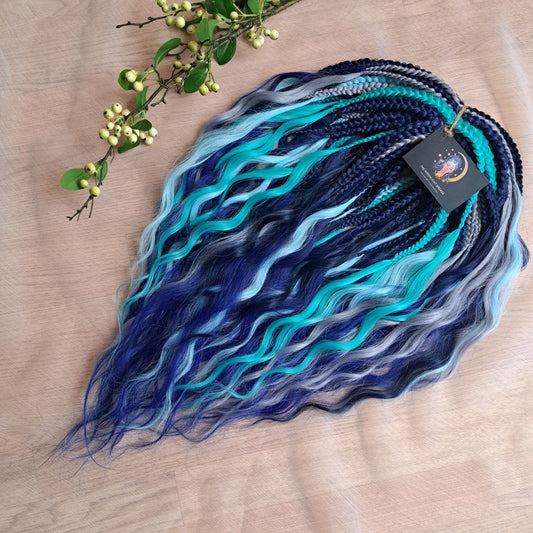 Dive into the deep with Ocean Storm - a powerful mix of midnight and navy blue, turquoise, teal, and icy silver that flows like wild ocean waves. Bold, refreshing, and mysterious - this set is perfect for those who love dramatic contrasts and want their look to stand out.
Soft, lightweight, and reusable custom synthetic brushable double ended curls, a mix of Anna and Body wave (regular dreaded, braided middle or push-up).