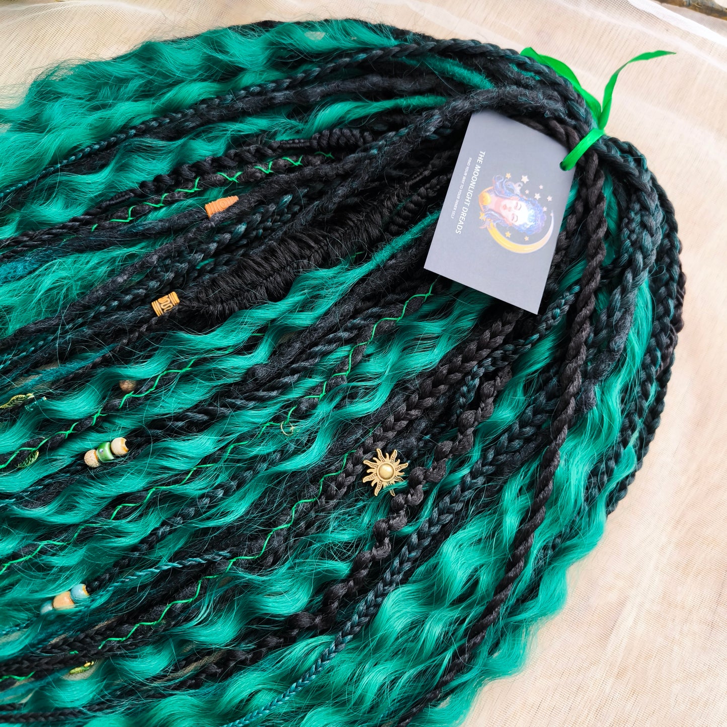 "Deep forest" - Black and emerald synthetic set of double ended crochet textured dreadlocks, variouse braids, Senegalese twists, and dreaded curls.
Standard length: ±22-24 inches (55-60 cm)
Thickness of dreads and braids: ±0.6-0.8 cm
Dreaded part of curls ±3-4 inches (8-10 cm)
Weight with decoration: ±315 gr (11 oz)