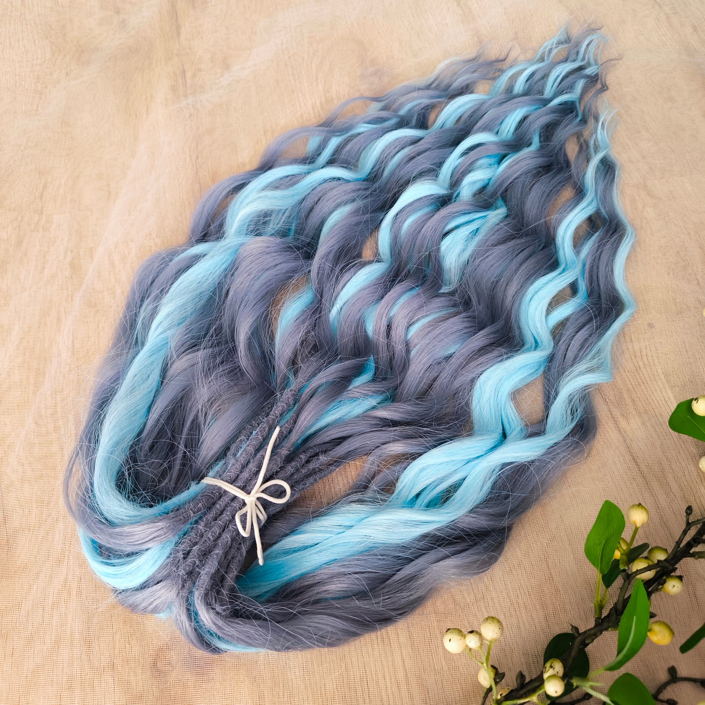 Steel Mist is the essence of icy elegance. A smooth blend of silvery slate grey and cool misty blue, this set brings a sleek, modern look with a hint of mystery. Like morning fog over metal rooftops, it’s soft, moody, and unforgettable.
The waves add graceful movement and volume, while the colors speak of strength and serenity.