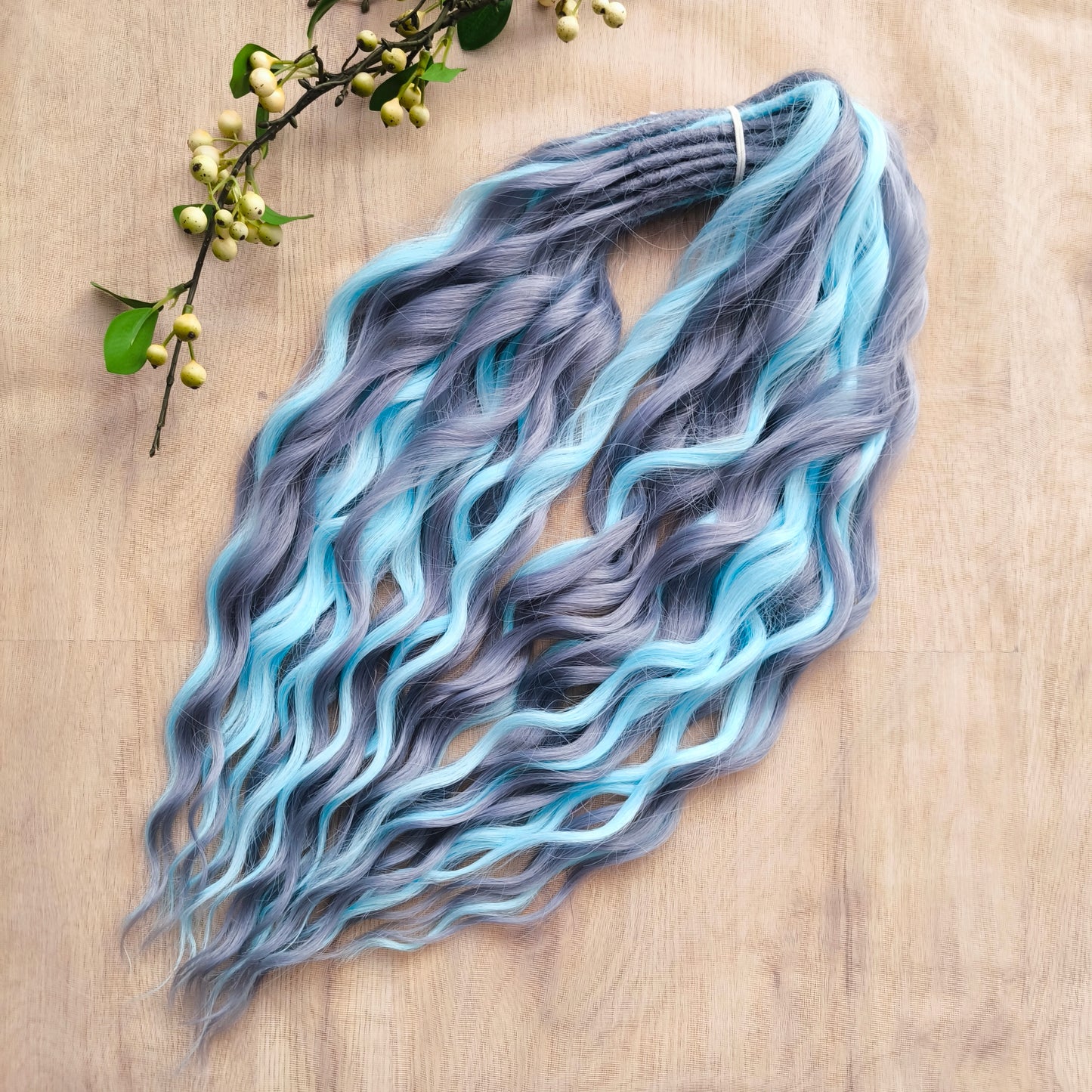 Steel Mist is the essence of icy elegance. A smooth blend of silvery slate grey and cool misty blue, this set brings a sleek, modern look with a hint of mystery. Like morning fog over metal rooftops, it’s soft, moody, and unforgettable.
The waves add graceful movement and volume, while the colors speak of strength and serenity.