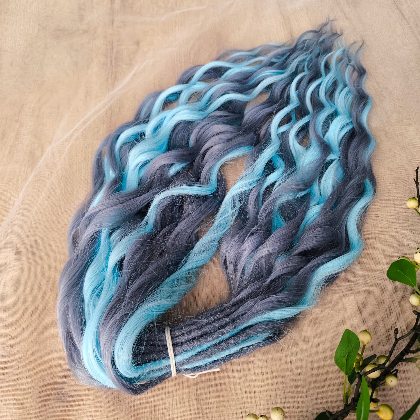 Steel Mist is the essence of icy elegance. A smooth blend of silvery slate grey and cool misty blue, this set brings a sleek, modern look with a hint of mystery. Like morning fog over metal rooftops, it’s soft, moody, and unforgettable.
The waves add graceful movement and volume, while the colors speak of strength and serenity.
