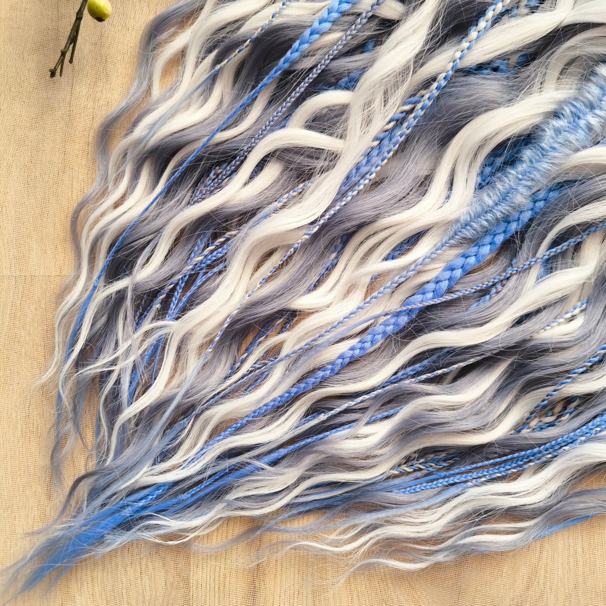 Arctic Ice: soft, lightweight, and reusable 60 double ended various synthetic braids, Senegalese twists, and brushable regular dreaded curls. A mix of white, sky blue and steel blue colours.
The length is 22-24 inches (55-60 cm)
Dreaded part of curls: 3-4 inches (8-10 cm)
Thickness of braids ±0.8 cm