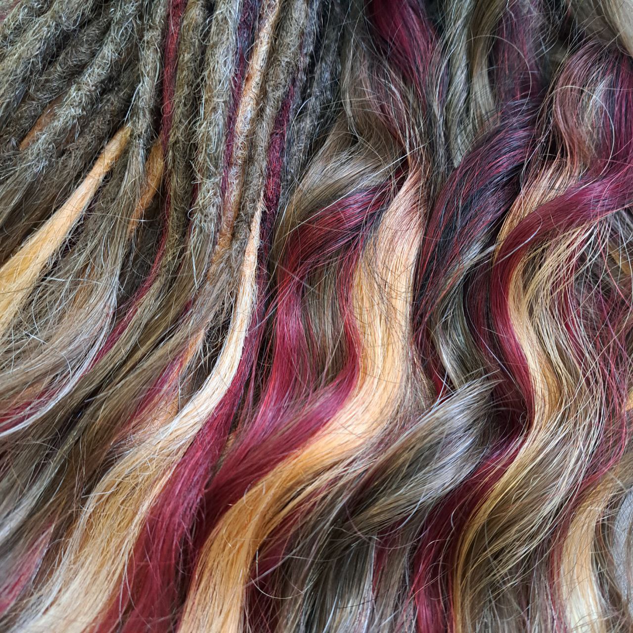 Autumn Garnet Smoke is a variation of the popular Autumn Smoke set with the addition of rich burgundy strands. Inspired by the richness of autumn and the depth of garnet, this set combines warm smoky browns and golden tones with bold burgundy accents. The blend creates a look that is both elegant and powerful, perfect for those who want to highlight their individuality with a touch of autumn mystery.