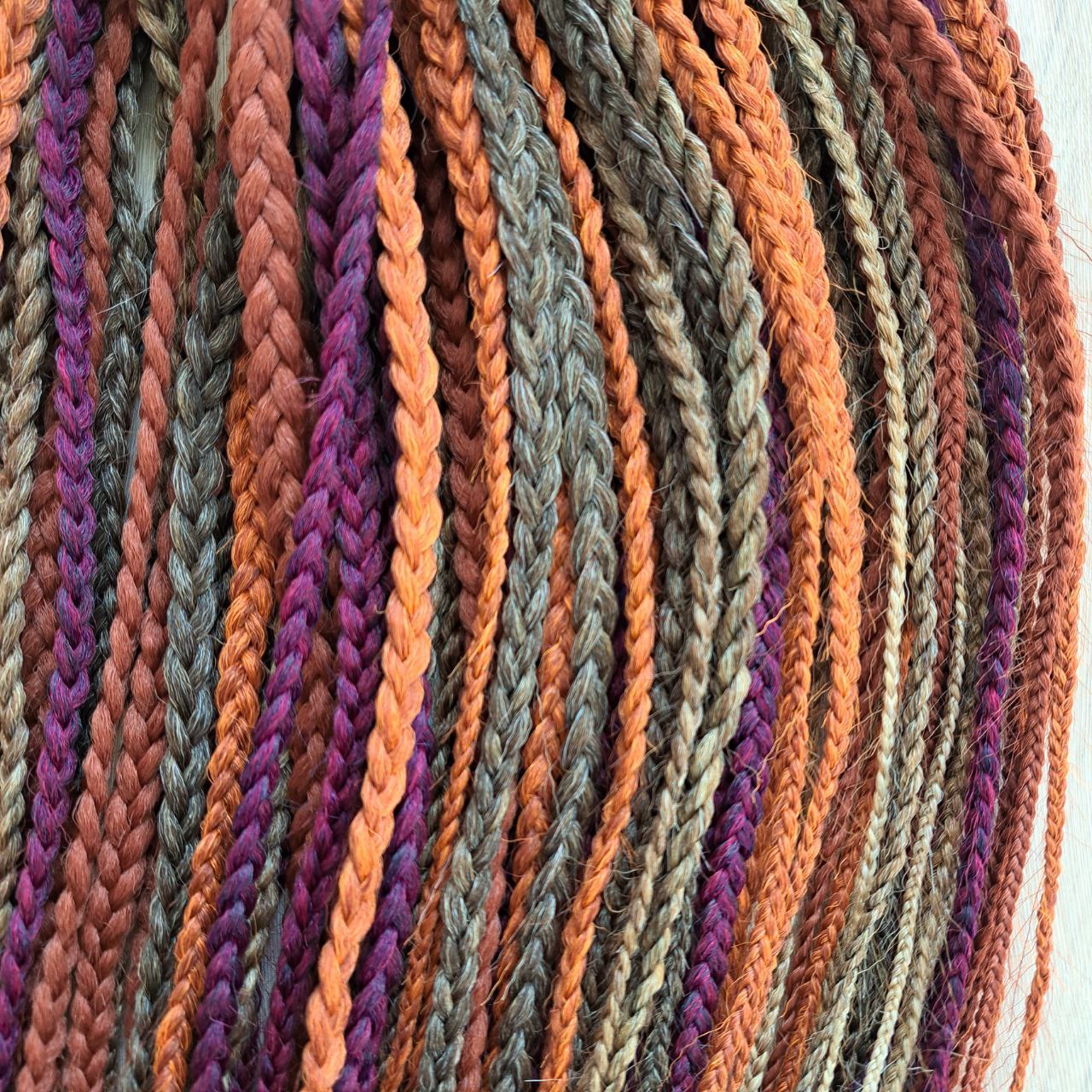 Inspired by the original Spiced Amber set, this braided version combines all the warmth and depth of autumn hues in a new texture and tone. Here, rich amber and copper shades are balanced by earthy brown, honey caramel, and subtle chestnut notes — creating a natural yet vibrant color harmony.