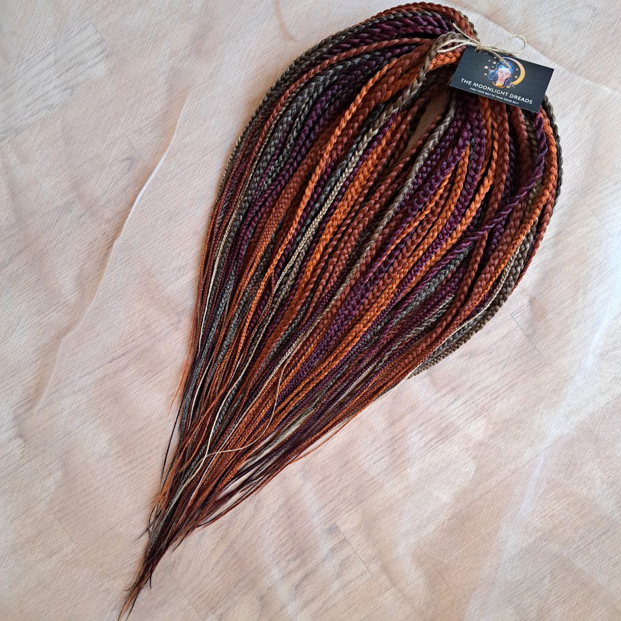 Inspired by the original Spiced Amber set, this braided version combines all the warmth and depth of autumn hues in a new texture and tone. Here, rich amber and copper shades are balanced by earthy brown, honey caramel, and subtle chestnut notes — creating a natural yet vibrant color harmony.