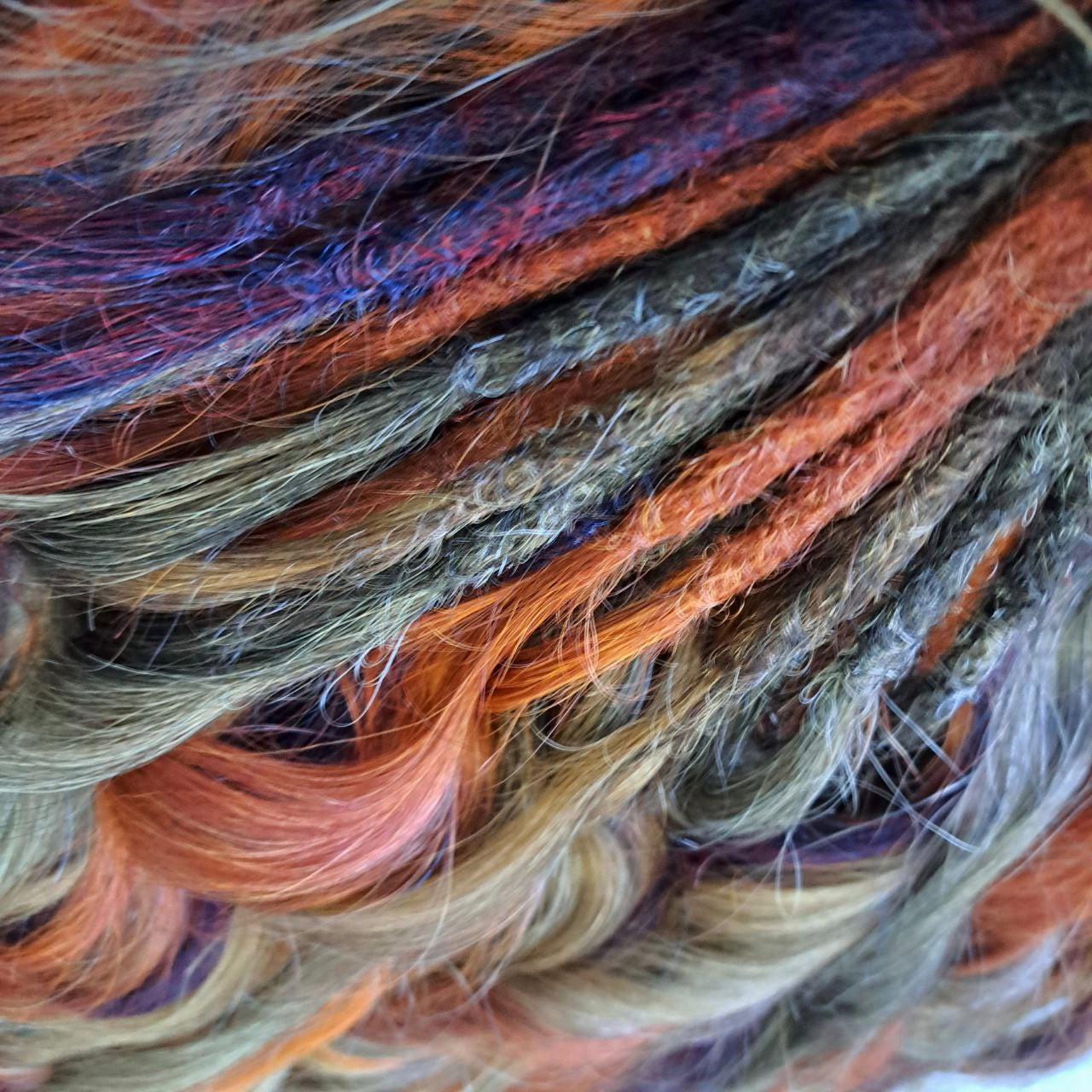 warm and rich, this set combines five carefully chosen shades: brown mixed with soft hazelnut brown, while fiery copper and golden auburn tones bring glowing warmth. A final touch of hand-blended plum purple adds contrast and mystery, completing this striking multi-tone mix.