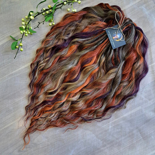 warm and rich, this set combines five carefully chosen shades: brown mixed with soft hazelnut brown, while fiery copper and golden auburn tones bring glowing warmth. A final touch of hand-blended plum purple adds contrast and mystery, completing this striking multi-tone mix.
