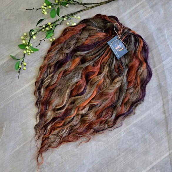 warm and rich, this set combines five carefully chosen shades: brown mixed with soft hazelnut brown, while fiery copper and golden auburn tones bring glowing warmth. A final touch of hand-blended plum purple adds contrast and mystery, completing this striking multi-tone mix.