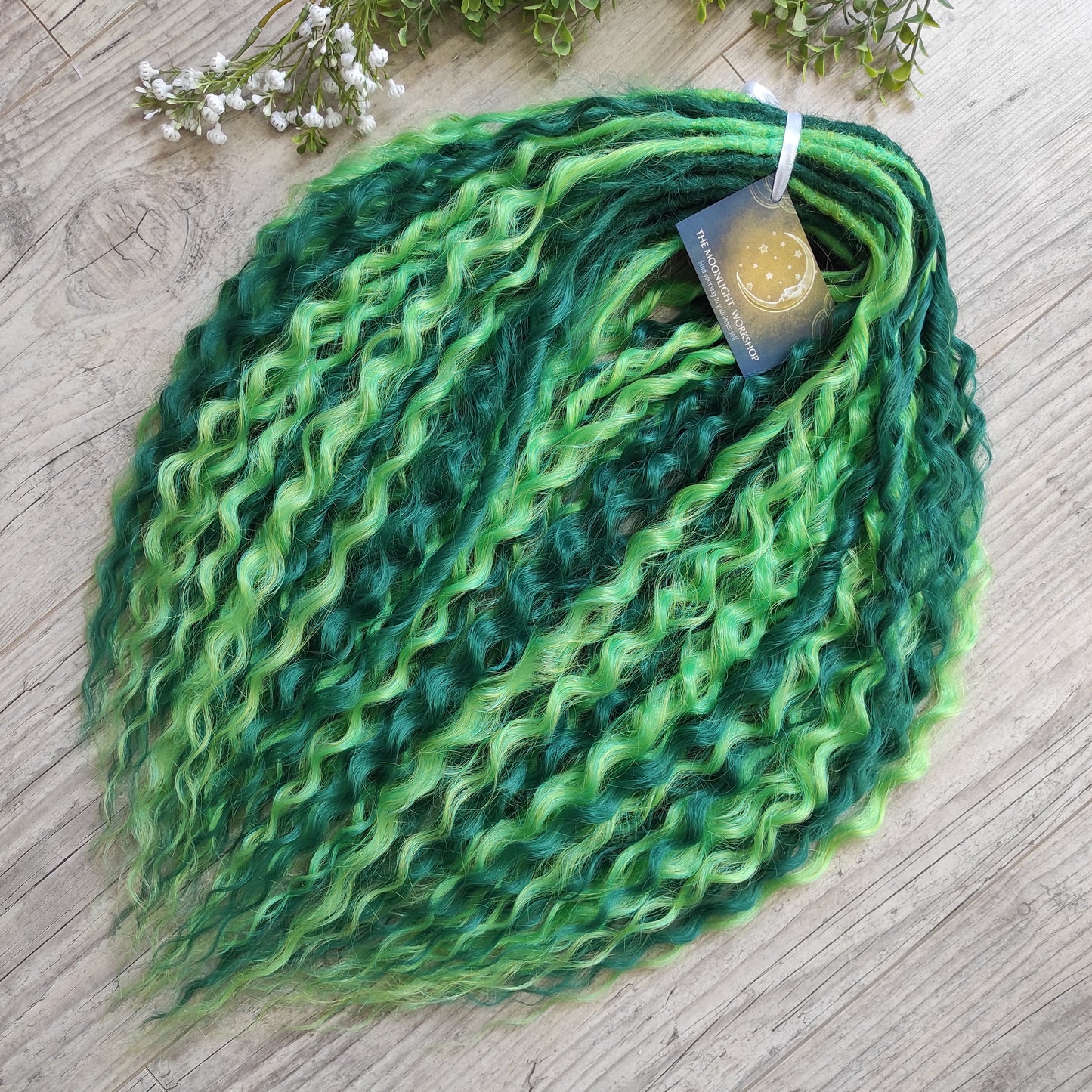 Emerald Moss - a mix of emerald and neon green. Soft, lightweight, and reusable synthetic double ended NON-BRUSHABLE curls.

The length:
Standard dreaded - 22-24 inches (55-60 cm), dreaded part ±4-5 inches
Push-up / Dolly - 20-22 inches (50-55 cm), dreaded part ±4 inches (from working side).
