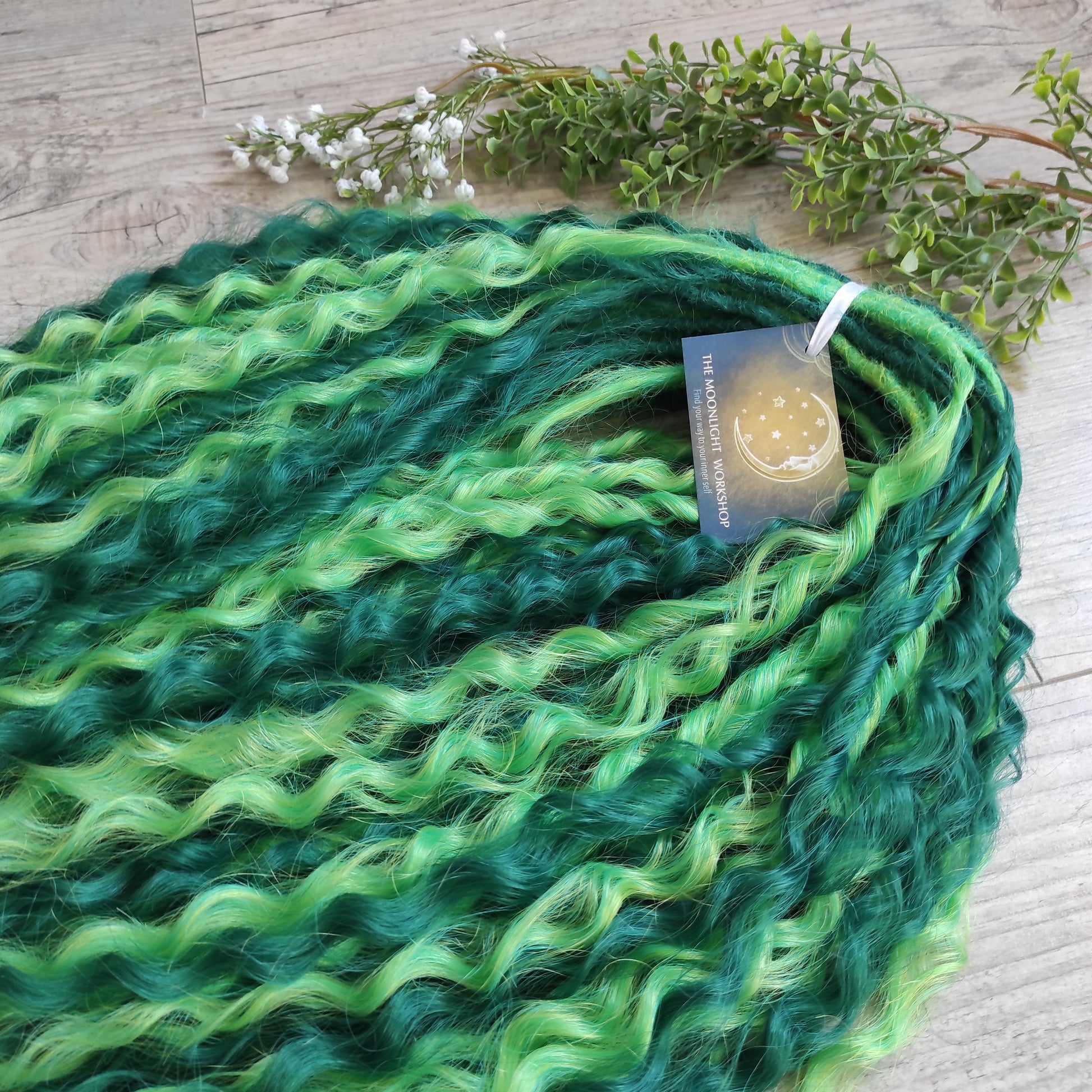 Emerald Moss - a mix of emerald and neon green. Soft, lightweight, and reusable synthetic double ended NON-BRUSHABLE curls.

The length:
Standard dreaded - 22-24 inches (55-60 cm), dreaded part ±4-5 inches
Push-up / Dolly - 20-22 inches (50-55 cm), dreaded part ±4 inches (from working side).

