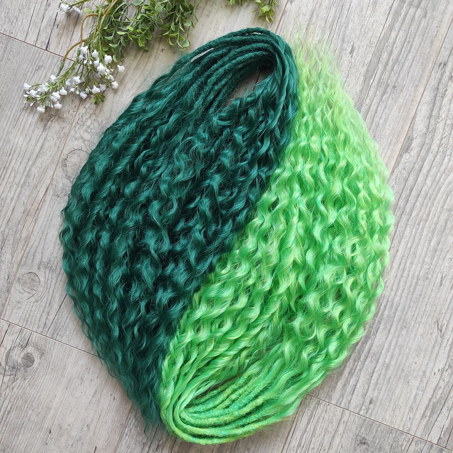 Emerald Moss - a mix of emerald and neon green. Soft, lightweight, and reusable synthetic double ended NON-BRUSHABLE curls.

The length:
Standard dreaded - 22-24 inches (55-60 cm), dreaded part ±4-5 inches
Push-up / Dolly - 20-22 inches (50-55 cm), dreaded part ±4 inches (from working side).
