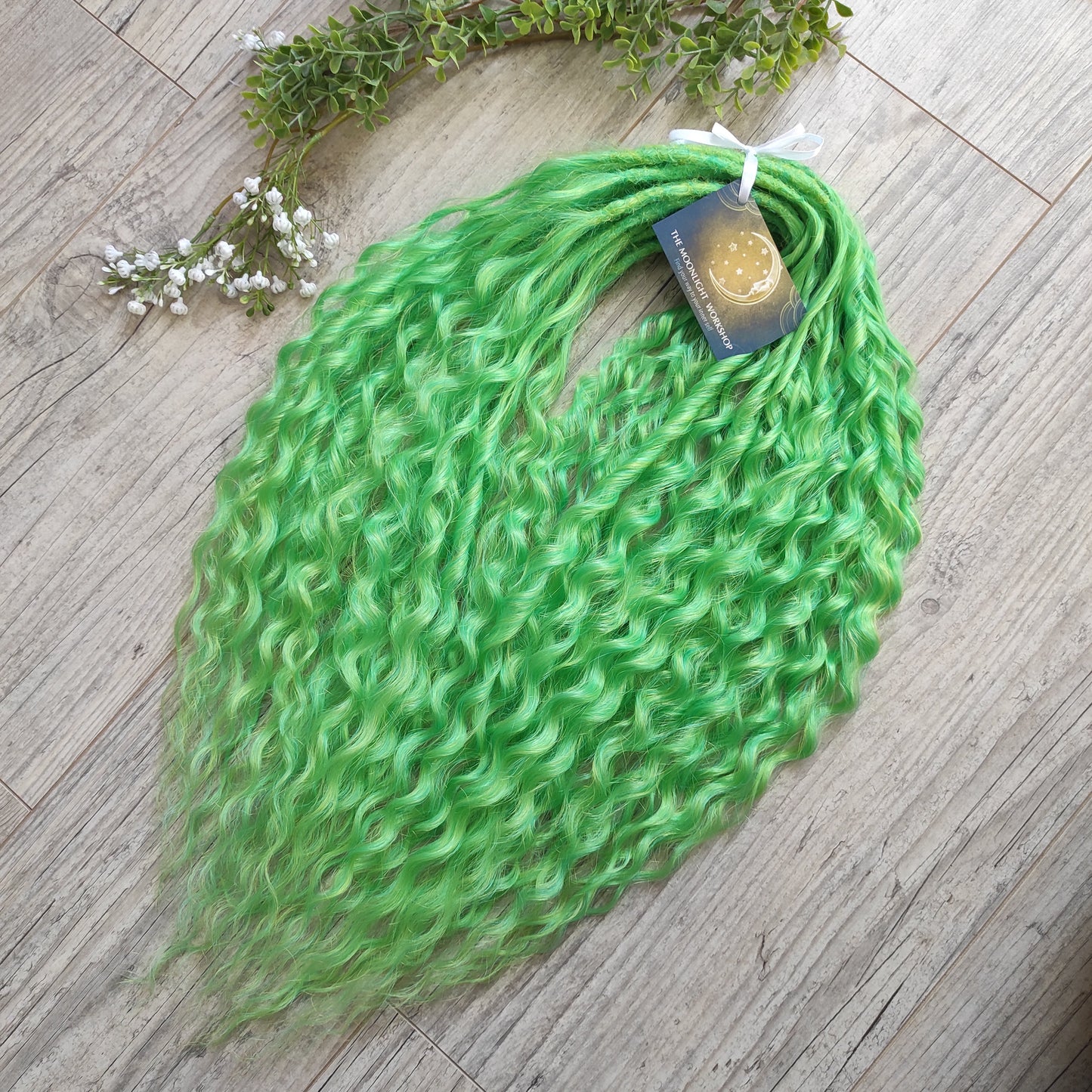 Bright lime green with subtle golden undertones - soft, lightweight, and reusable synthetic sets of double ended regular curls (NOT BRUSHABLE). It’s bold but not harsh — a vibrant, cheerful tone that instantly stands out while staying balanced and wearable. Perfect for creating eye-catching looks with natural brightness and energy.

The length:
Standard dreaded - 22-24 inches (55-60 cm), dreaded part `3-4 inches
Push-up / Dolly - 20-22 inches (50-55 cm), dreaded part `4 inches