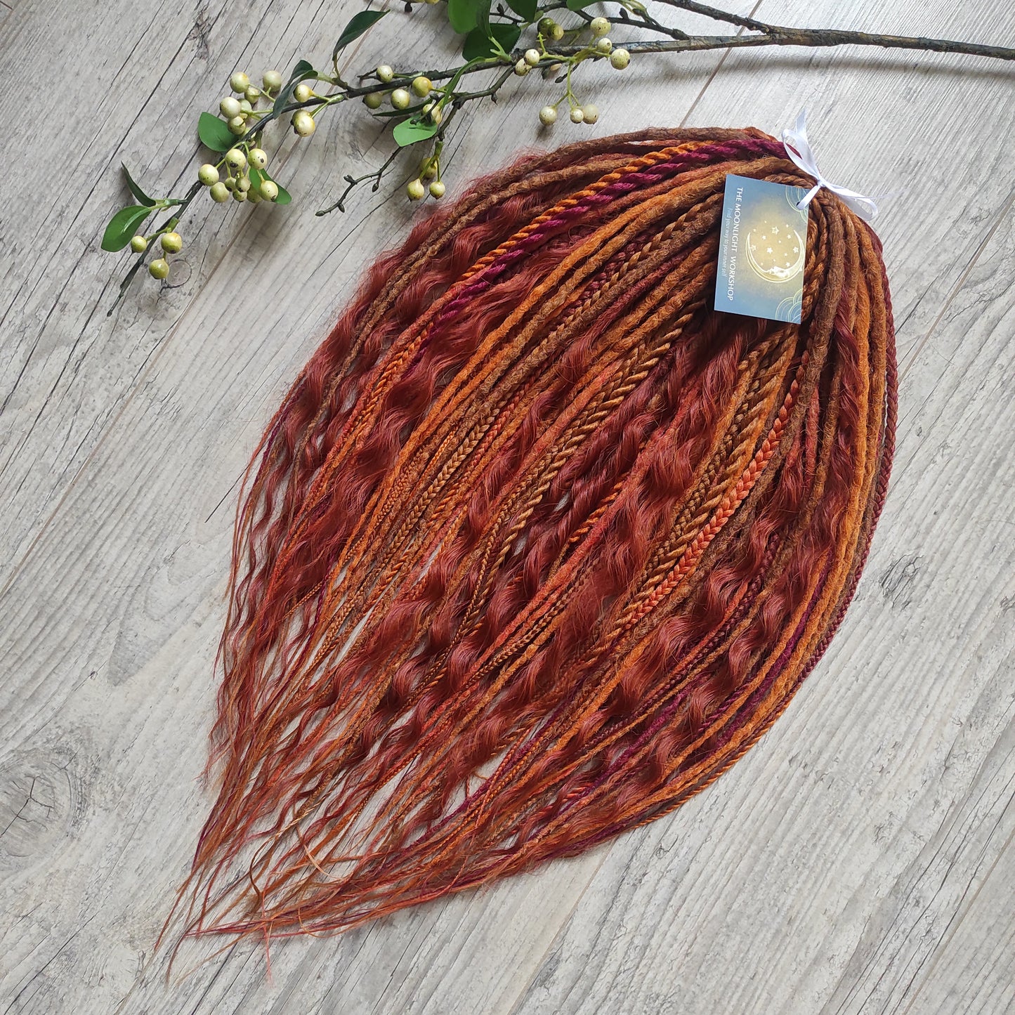 Copper Leaves - soft, lightweight, and reusable mixed set of synthetic crochet dreads, braids, Senegalese twists, and non-brushable dreaded curls. A blend of warm copper, rust, terracotta, and deep burgundy tones - inspired by the colors of autumn leaves.

Standard length: ±22-24 inches (55-60 cm)
Thickness of dreads and braids: ±0.8 cm
Dreaded part of curls: ±4–5 inches (one-side dreaded)
