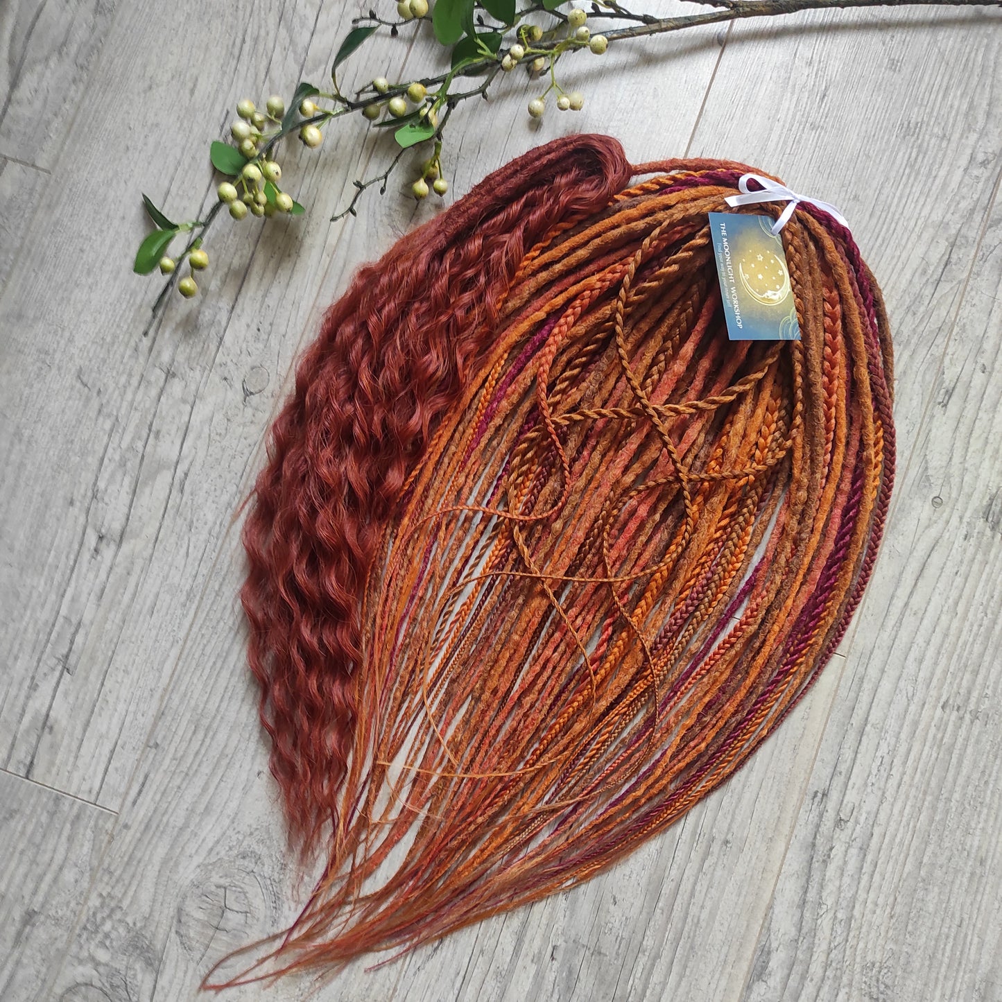 Copper Leaves - soft, lightweight, and reusable mixed set of synthetic crochet dreads, braids, Senegalese twists, and non-brushable dreaded curls. A blend of warm copper, rust, terracotta, and deep burgundy tones - inspired by the colors of autumn leaves.

Standard length: ±22-24 inches (55-60 cm)
Thickness of dreads and braids: ±0.8 cm
Dreaded part of curls: ±4–5 inches (one-side dreaded)
