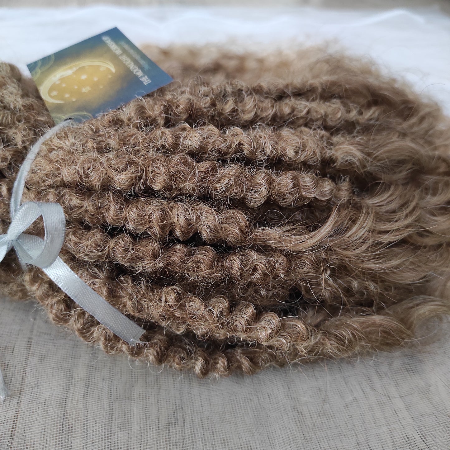 Ombre natural golden honey wheat blonde soft, lightweight, and reusable synthetic brushable double ended wavy dreadlocks (NOT BRUSHABLE).

The length:
Standard dreaded - 22-24 inches (55-60 cm), dreaded part ±3-4 inches
Push-up / Dolly - 20-22 inches (50-55 cm), dreaded part ±4 inches