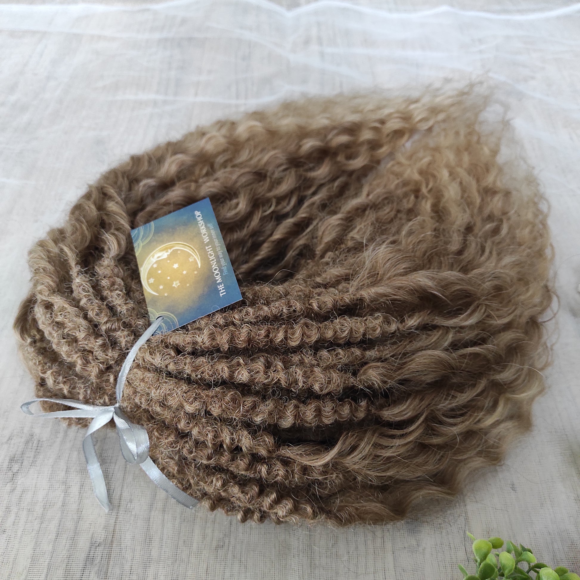 Ombre natural golden honey wheat blonde soft, lightweight, and reusable synthetic brushable double ended wavy dreadlocks (NOT BRUSHABLE).

The length:
Standard dreaded - 22-24 inches (55-60 cm), dreaded part ±3-4 inches
Push-up / Dolly - 20-22 inches (50-55 cm), dreaded part ±4 inches