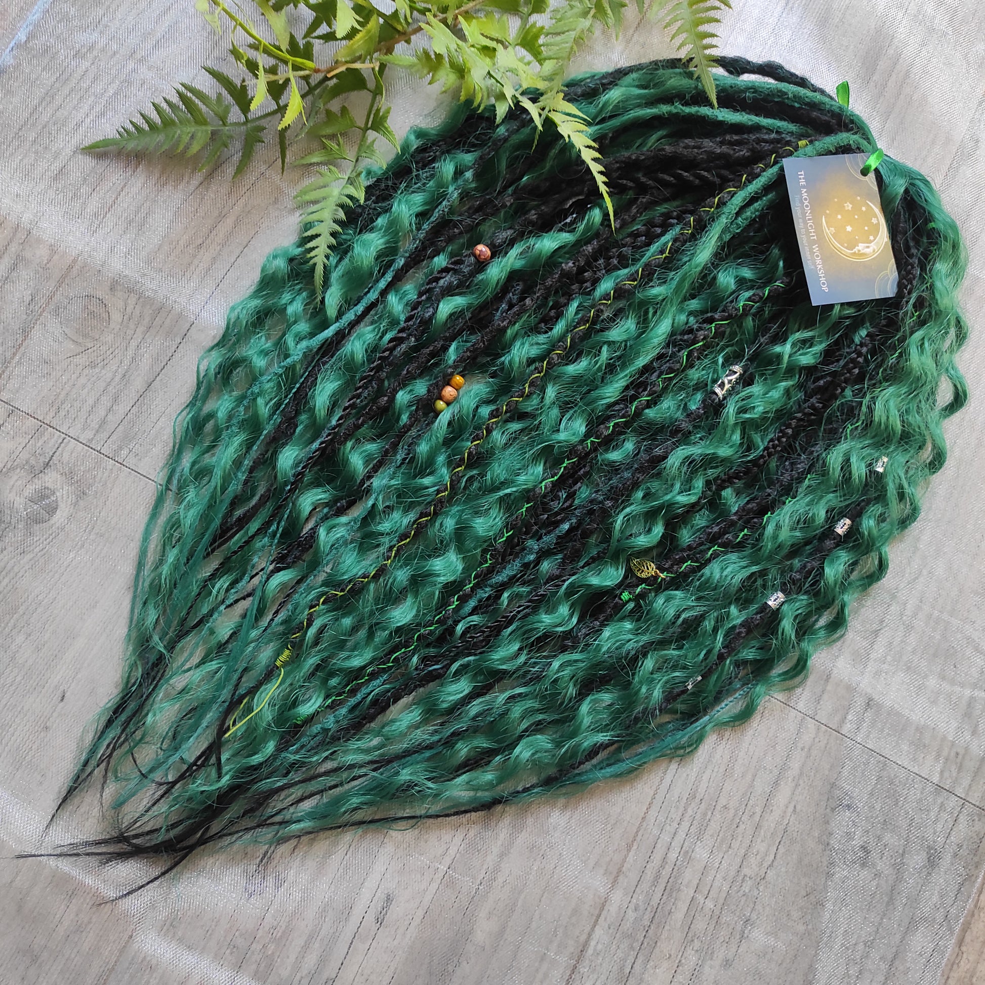 "Deep forest" - Black and emerald synthetic set of double ended crochet textured dreadlocks, various braids, Senegalese twists, and dreaded curls.

Standard length: ±22-24 inches (55-60 cm)
Thickness of dreads and braids: ±0.6-0.8 cm
Dreaded part of curls ±4-5 inches (10-12 cm)