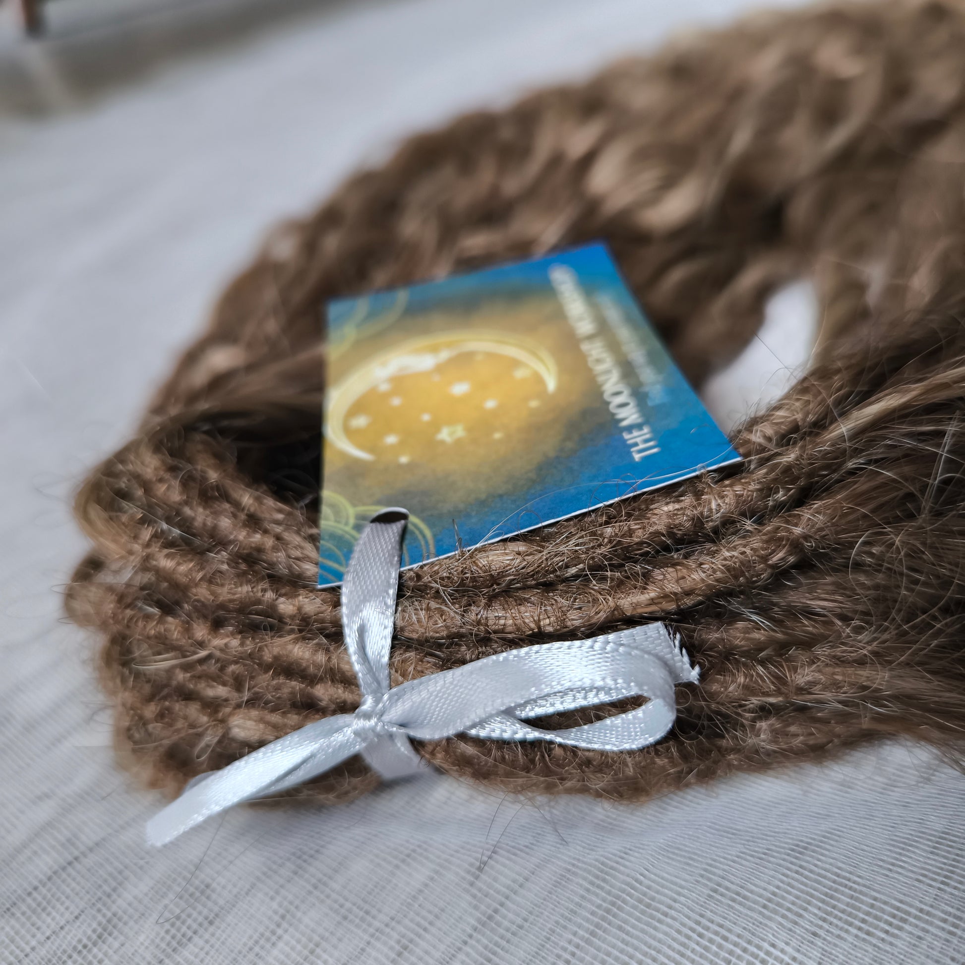 Ombre natural golden honey wheat blonde soft, lightweight, and reusable synthetic brushable double ended wavy dreadlocks (NOT BRUSHABLE).

The length:
Standard dreaded - 22-24 inches (55-60 cm), dreaded part ±3-4 inches
Push-up / Dolly - 20-22 inches (50-55 cm), dreaded part ±4 inches