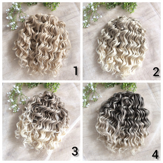 Short 10 inches (25 cm) natural blonde standard dreaded synthetic curls