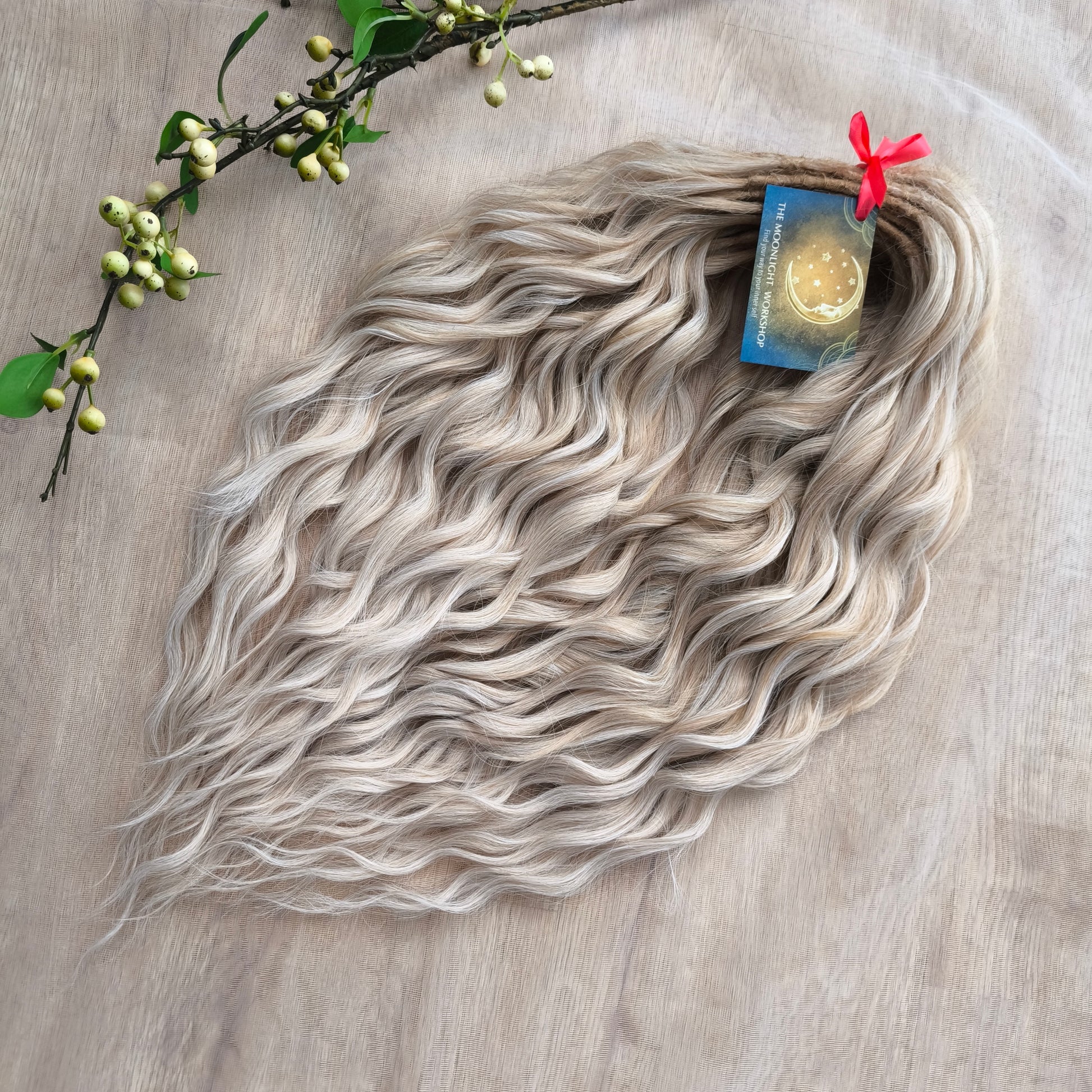 Ombre from warm blonde to platinum blonde soft, lightweight, and reusable synthetic brushable double ended wavy dreadlocks (regular dreaded, braided middle, or push-up).&nbsp;


The length:
Standard dreaded - 22-24 inches (55-60 cm), dreaded part ±4-5 inches
Braided middle - 22-24 inches (55-60 cm), braid ±4-5 inches folded (total ±8-10 inches)
Push-up / Dolly - 20-22 inches (50-55 cm), dreaded part ±4 inches (from working side)