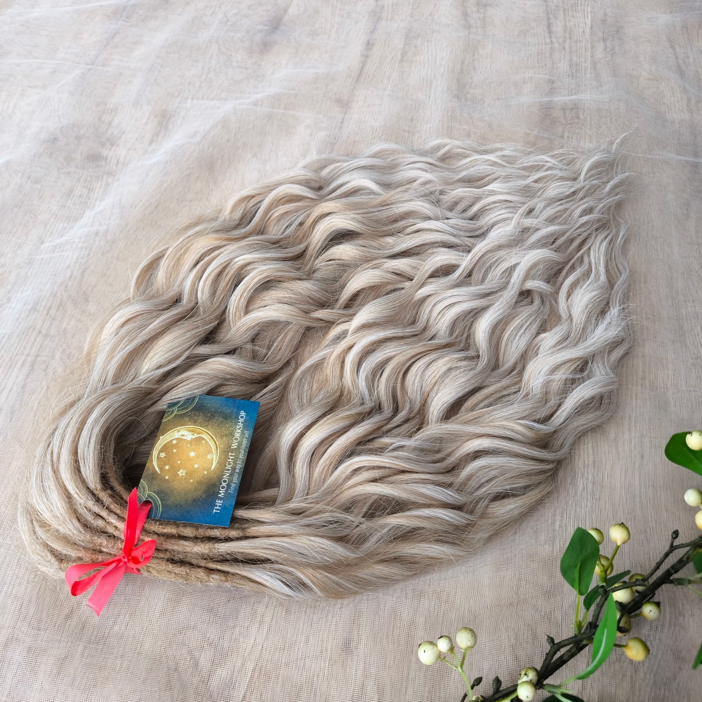 Ombre from warm blonde to platinum blonde soft, lightweight, and reusable synthetic brushable double ended wavy dreadlocks (regular dreaded, braided middle, or push-up).&nbsp;


The length:
Standard dreaded - 22-24 inches (55-60 cm), dreaded part ±4-5 inches
Braided middle - 22-24 inches (55-60 cm), braid ±4-5 inches folded (total ±8-10 inches)
Push-up / Dolly - 20-22 inches (50-55 cm), dreaded part ±4 inches (from working side)