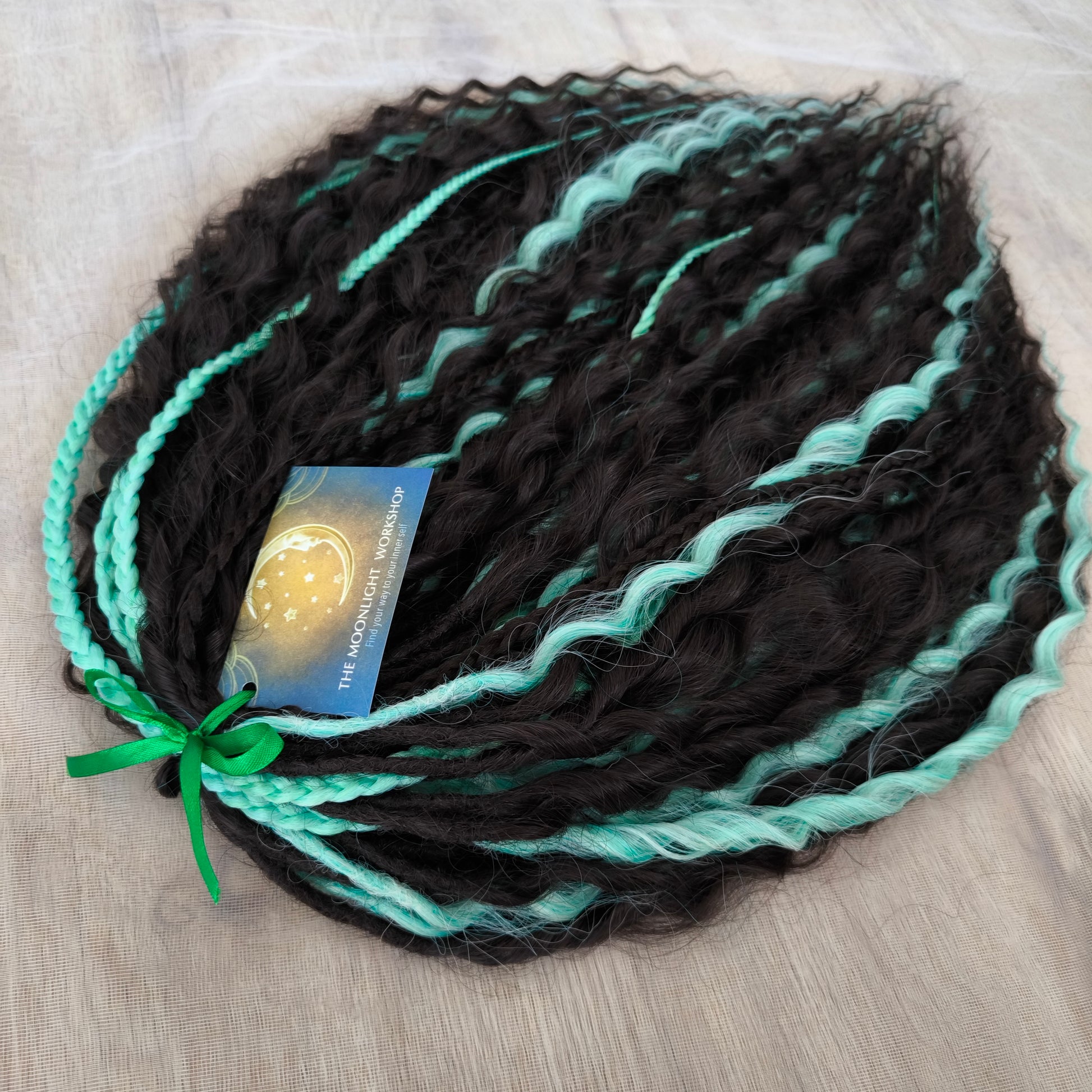 Mint Chocolate blends the richness of deep dark chocolate brown with refreshing mint-green highlights. The warm chocolate base gives a natural and soft look, while the cool accents add contrast, brightness, and a touch of boldness.