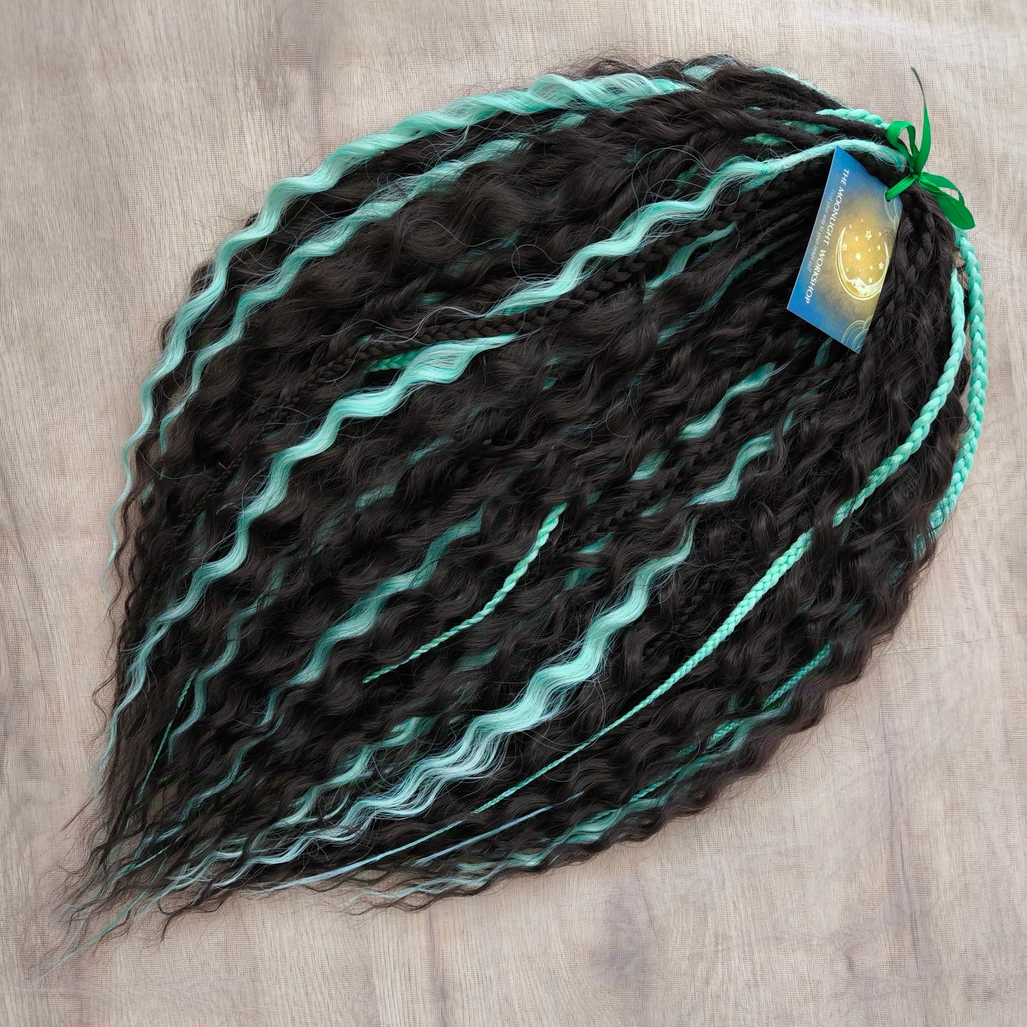 Mint Chocolate blends the richness of deep dark chocolate brown with refreshing mint-green highlights. The warm chocolate base gives a natural and soft look, while the cool accents add contrast, brightness, and a touch of boldness.

1. dark chocolate brown;
2. mint green