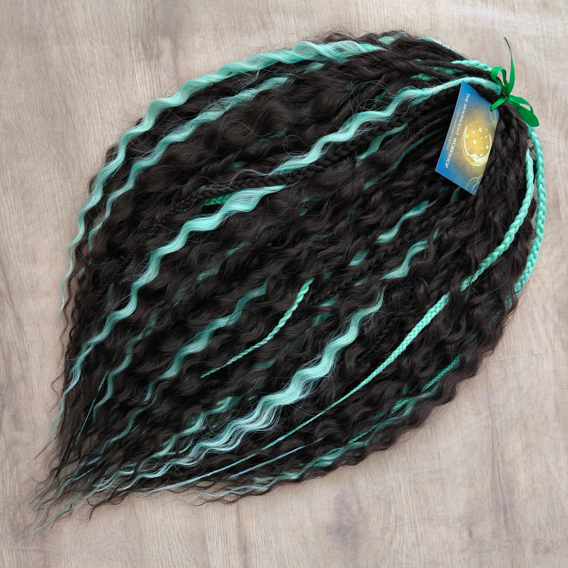 Mint Chocolate blends the richness of deep dark chocolate brown with refreshing mint-green highlights. The warm chocolate base gives a natural and soft look, while the cool accents add contrast, brightness, and a touch of boldness.

1. dark chocolate brown;
2. mint green