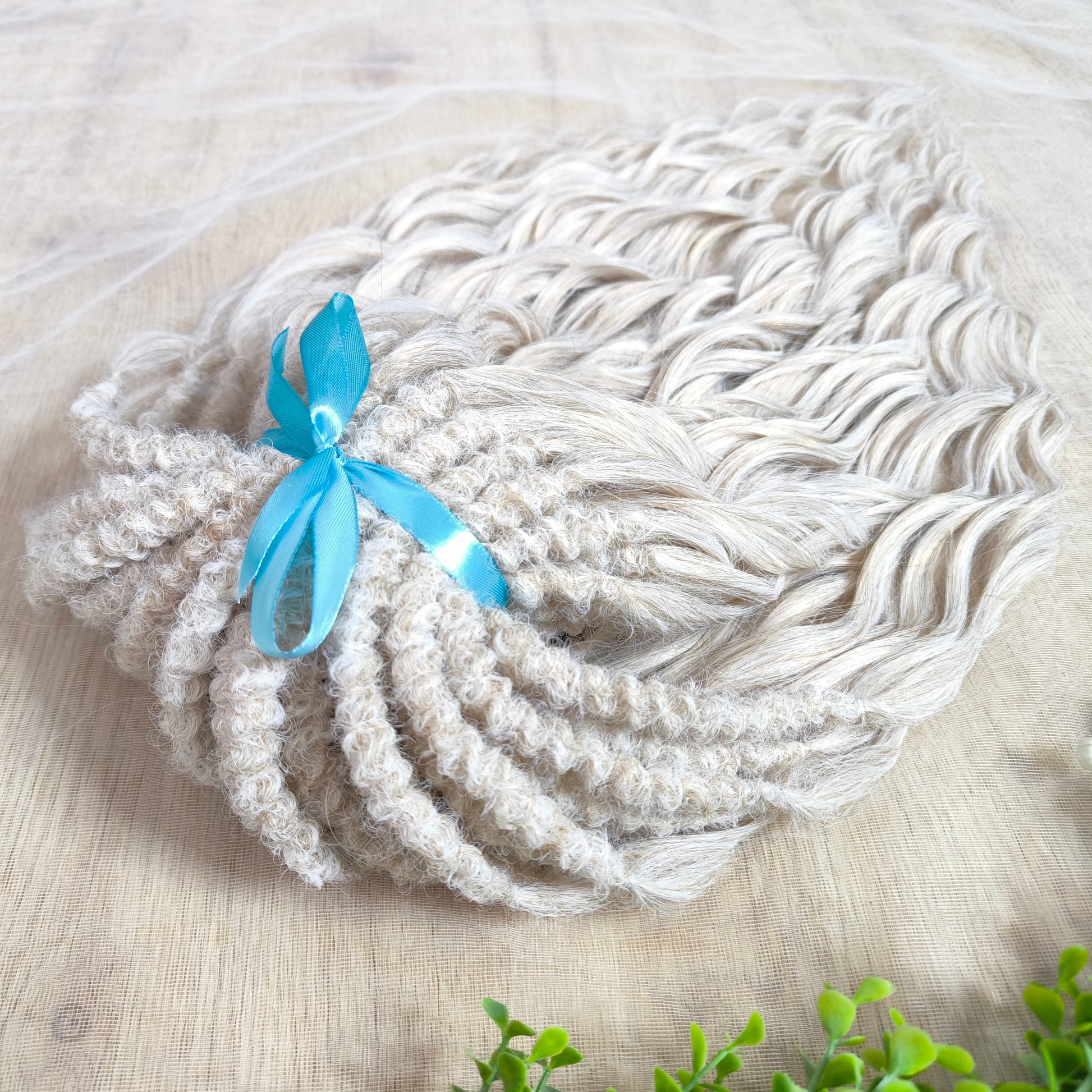 Platinum blonde soft, lightweight, and reusable synthetic brushable double ended wavy dreadlocks (regular dreaded, braided middle, or push-up).&nbsp;


The length:
Standard dreaded - 22-24 inches (55-60 cm), dreaded part ±4-5 inches
Braided middle - 22-24 inches (55-60 cm), braid ±4-5 inches folded (total ±8-10 inches)
Push-up / Dolly - 20-22 inches (50-55 cm), dreaded part ±4 inches (from working side)