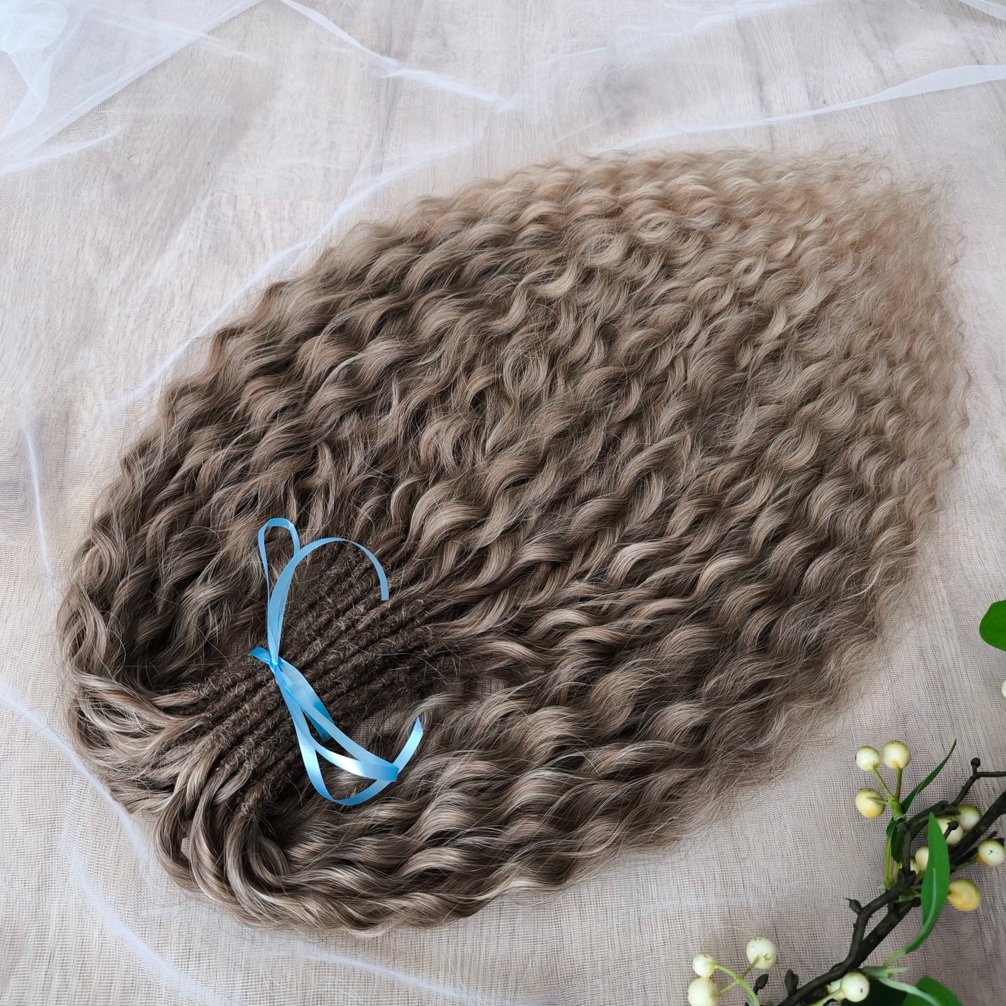 Ombre natural golden honey wheat blonde soft, lightweight, and reusable synthetic brushable double ended wavy dreadlocks (NOT BRUSHABLE).

The length:
Standard dreaded - 22-24 inches (55-60 cm), dreaded part ±3-4 inches
Push-up / Dolly - 20-22 inches (50-55 cm), dreaded part ±4 inches