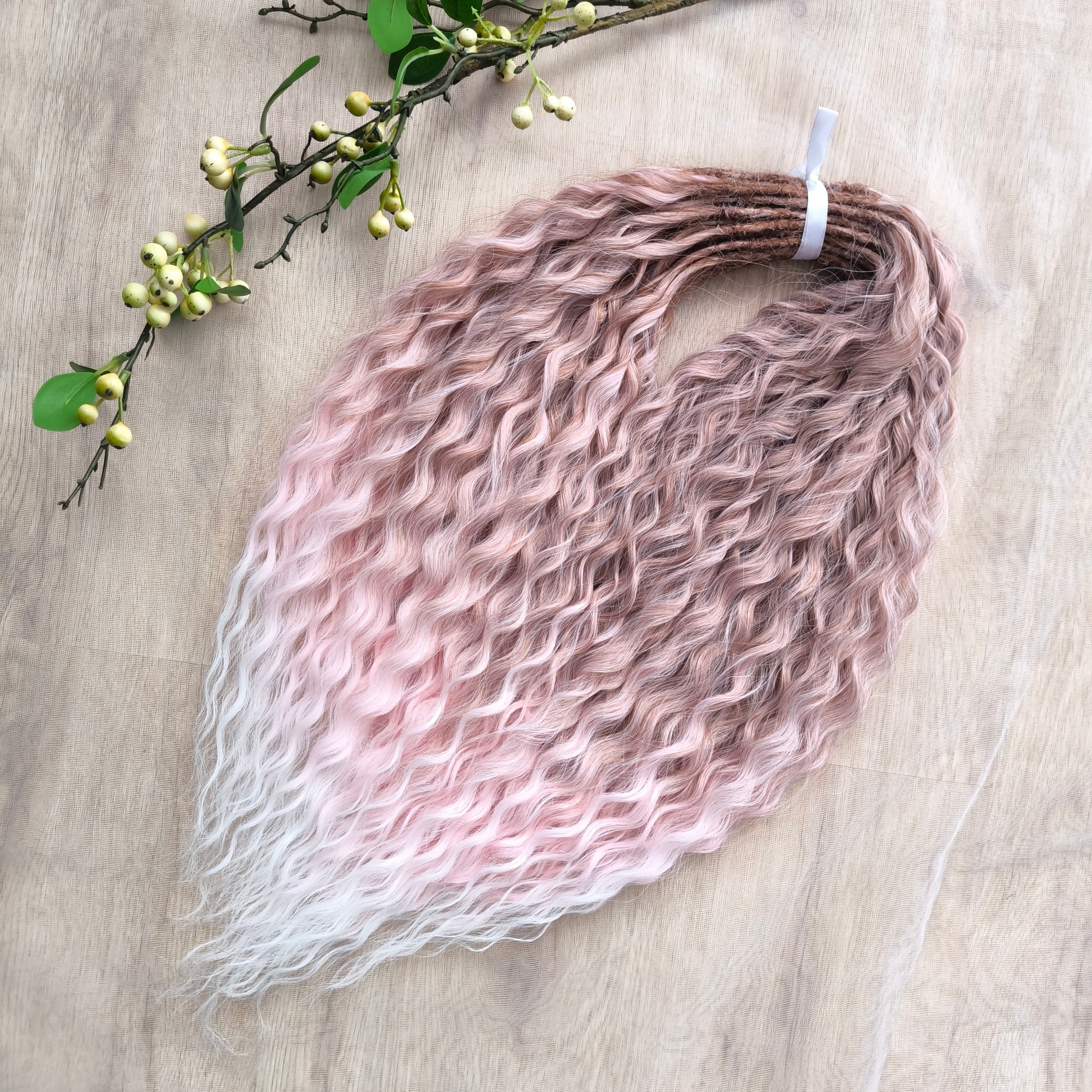 The set features a soft and elegant gradient: starting with a dusty rose brown at the roots, blending into a gentle blush pink, and fading into a light icy blonde at the tips.

It creates a dreamy, romantic look reminiscent of strawberries and cream or a rosé latte – delicate yet eye-catching. The subtle pastel tones make this color perfect for those who love a feminine, graceful, and versatile style.