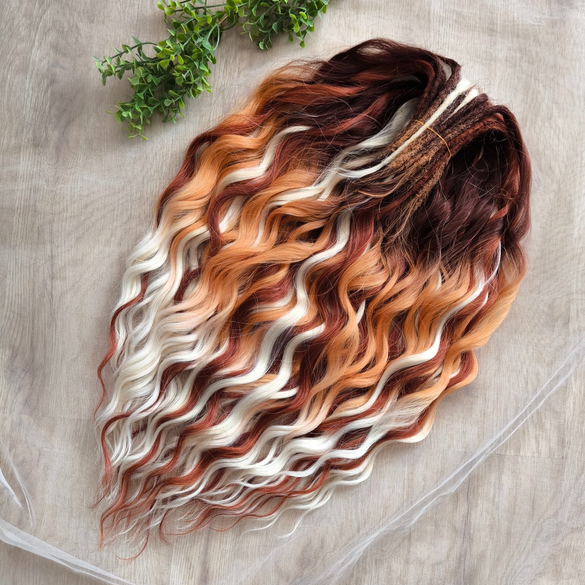This set combines a rich three-tone ombré gradient — deep chestnut, warm copper, and pale blonde — with additional solid strands in copper and creamy platinum, creating a stunning play of light and color.

Inspired by autumn leaves, glowing embers, and the graceful energy of a wild fox, Amber Fox is made to stand out with both softness and strength.

Soft, lightweight, and reusable synthetic brushable double ended wavy dreadlocks (available as regular dreaded, braided middle, or push-up).