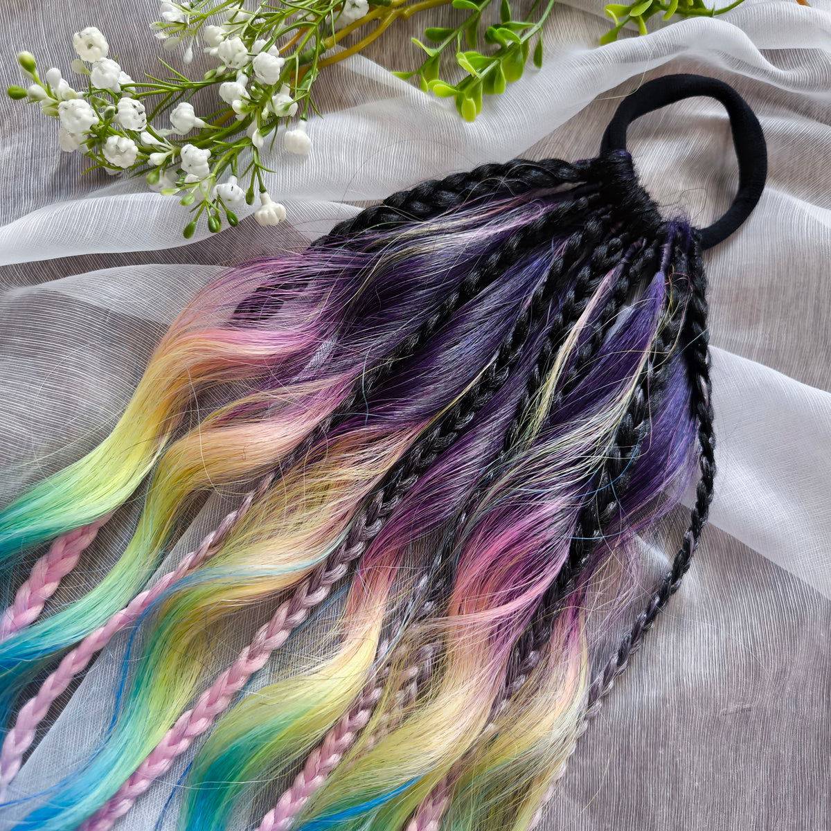 Gradient from deep purple to yellow, pink, and blue braids and curls on an elastic band — a simple way to transform a ponytail without installing a set. Easy to put on and remove whenever you like. A great option if you can’t install dreads or braids. Also, a perfect gift for kids
