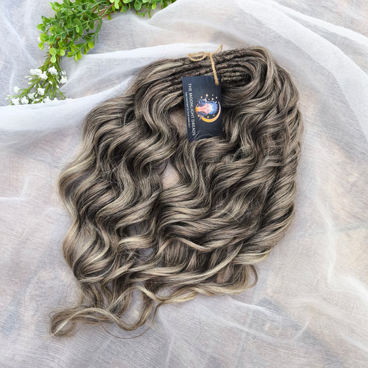 Ready to ship: 54 DE ombre ash wheat blonde BRUSHABLE synthetic regular dreaded curls
