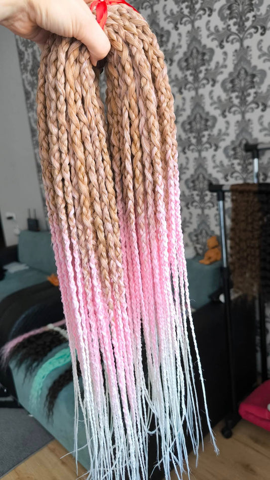 Ombre from nude blonde to pink and white: soft, lightweight, and reusable 49 double ended synthetic accents textured round braids "Waltz". Worn once during 5 weeks. Has been washed and corrected. Very good condition.

The length is 22-24 inches (55-60 cm).