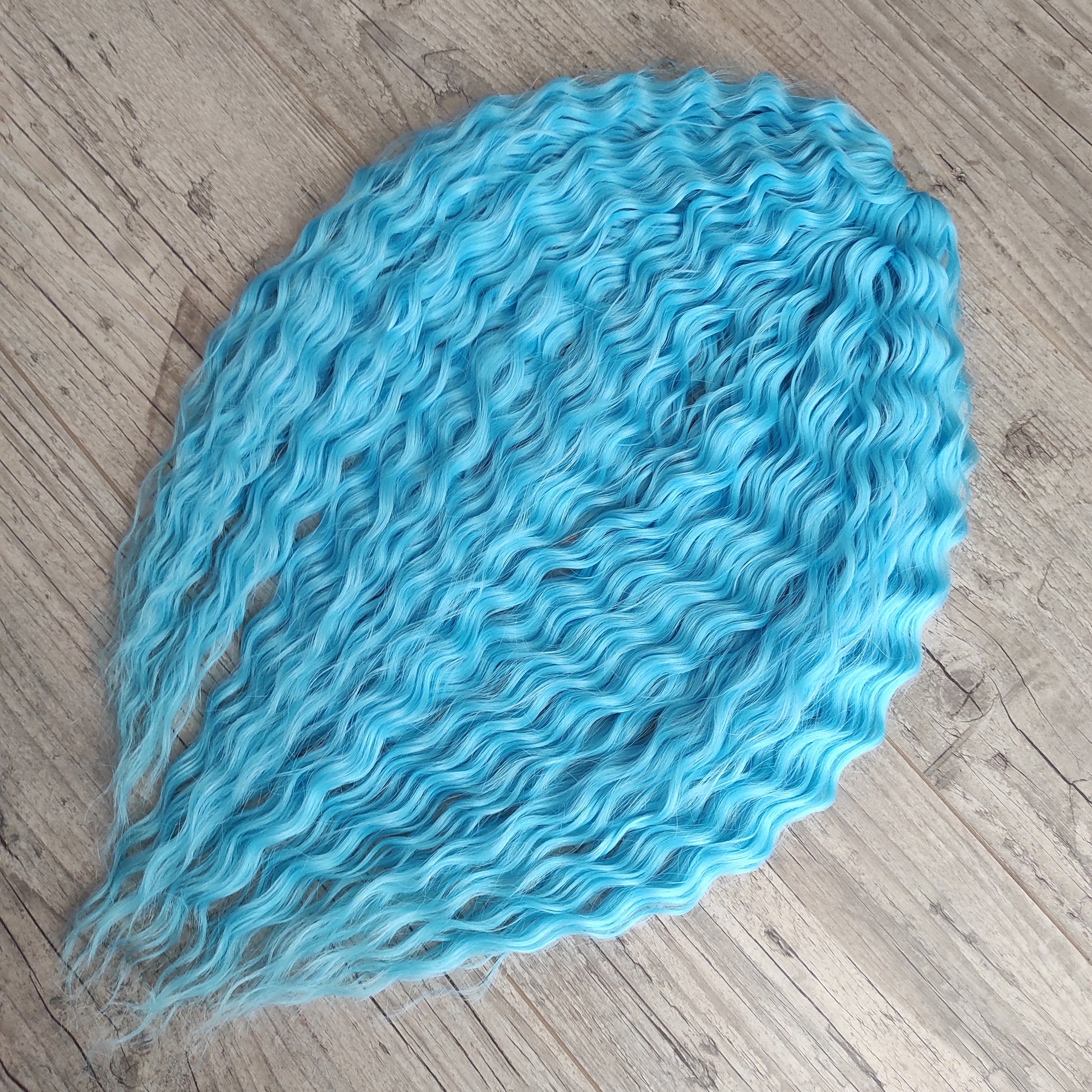 Soft, lightweight, and reusable synthetic sets of double ended regular curls (NOT BRUSHABLE) in blue shades:

1. sky blue;
2. deep blue;

The length:
Standard dreaded - 22-24 inches (55-60 cm), dreaded part `3-4 inches
Push-up / Dolly - 20-22 inches (50-55 cm), dreaded part `4 inches (from working side)