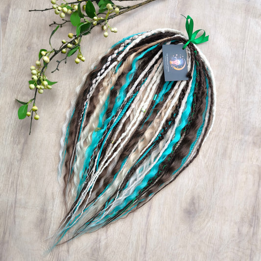 Brown, 2 shades of blonde, and turquoise green soft, lightweight, and reusable synthetic dreads, braids, and regular dreaded non-brushable curls (colors based on the Arctic Mocha brushable curls set)

The length is 22-24 inches (55-60 cm)
Dreaded part of curls: 4-5 inches
Thickness of braids ±0.8 cm