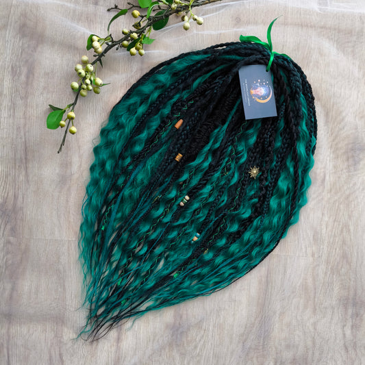 "Deep forest" - Black and emerald synthetic set of double ended crochet textured dreadlocks, variouse braids, Senegalese twists, and dreaded curls.

Standard length: ±22-24 inches (55-60 cm)
Thickness of dreads and braids: ±0.6-0.8 cm
Dreaded part of curls ±3-4 inches (8-10 cm)
Weight with decoration: ±315 gr (11 oz)