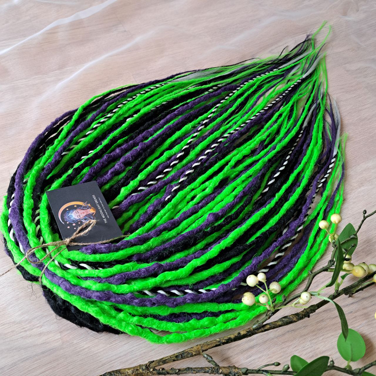 "Beetlejuice" - 50 DE Black, purple, and vibrant green synthetic set of double ended crochet textured dreads and Senegalese twists.

Standard length: ±22-24 inches (55-60 cm)
Thickness of dreads and braids: ±0.8-1 cm
Weight: ±315 gr (11 oz)